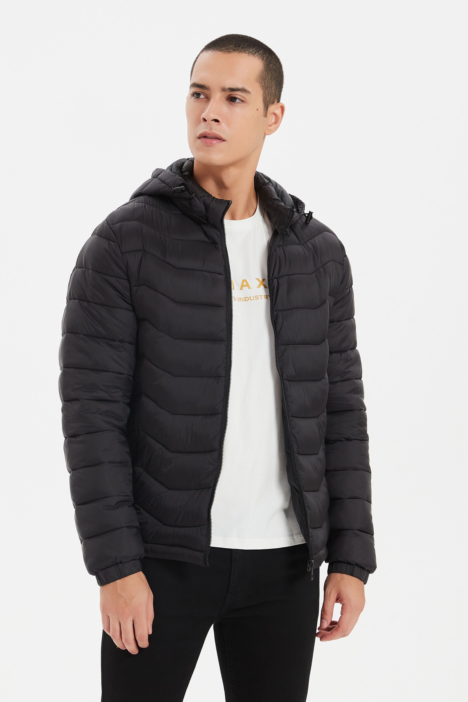 Wholesaler KYMAXX - Men's mid-season jacket short cut adjusted