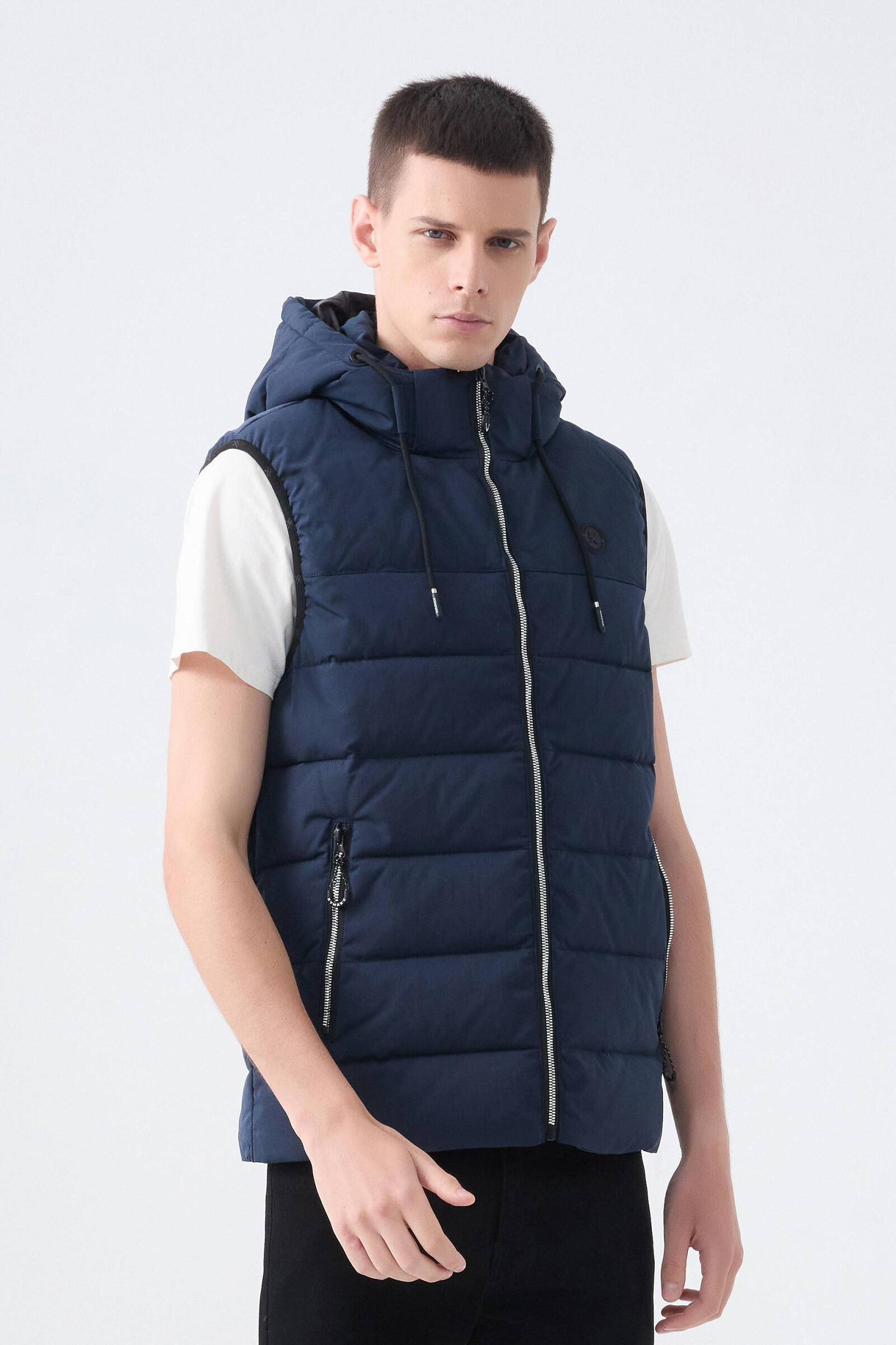 Wholesaler KYMAXX - Sleeveless down jacket Model mid-season light and compact