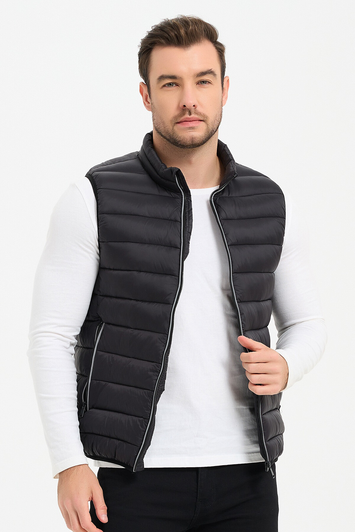 Wholesaler KYMAXX - Sleeveless down jacket Model mid-season light and compact