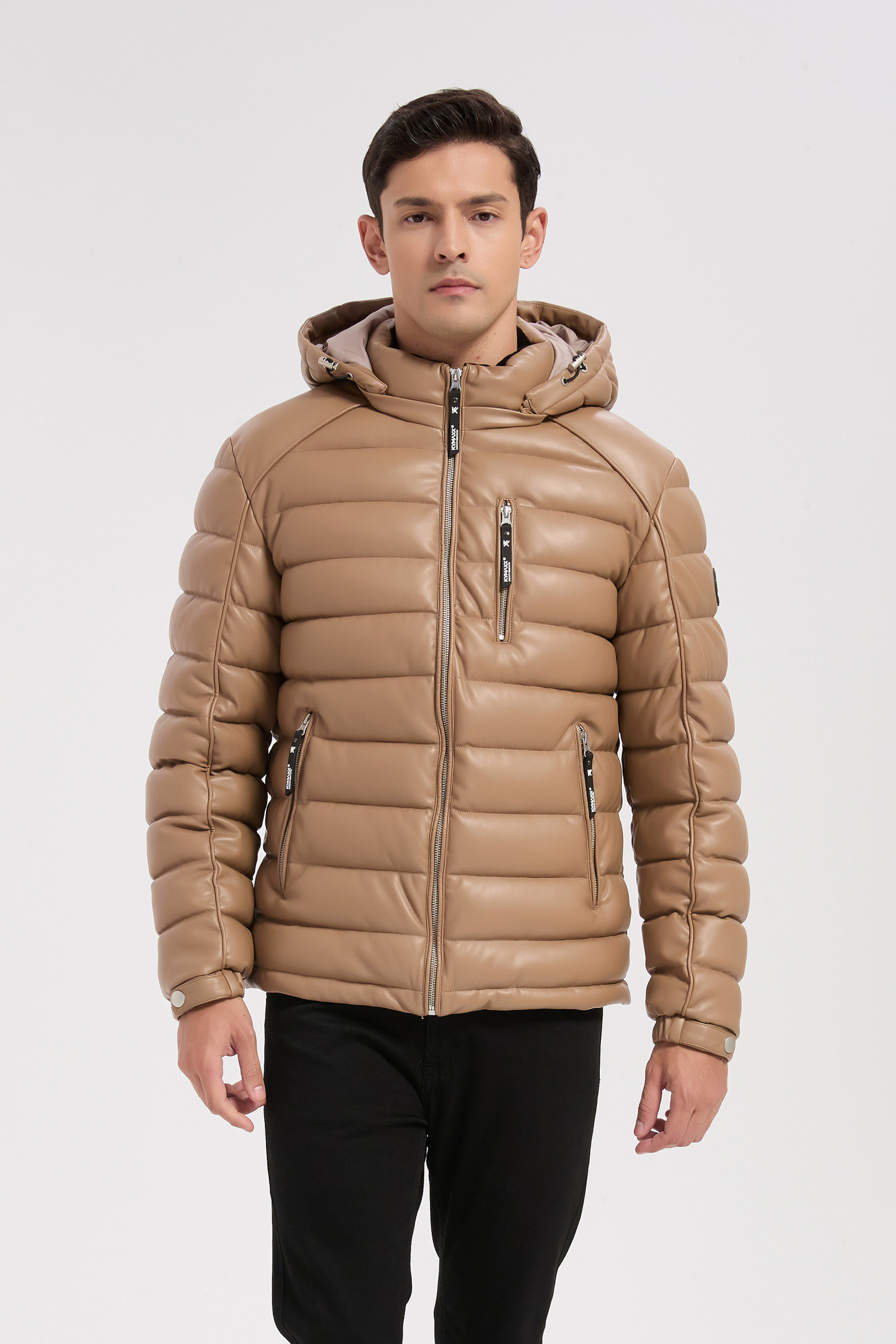 Grossista KYMAXX - Piumino beige trapuntato da uomo effetto pelle