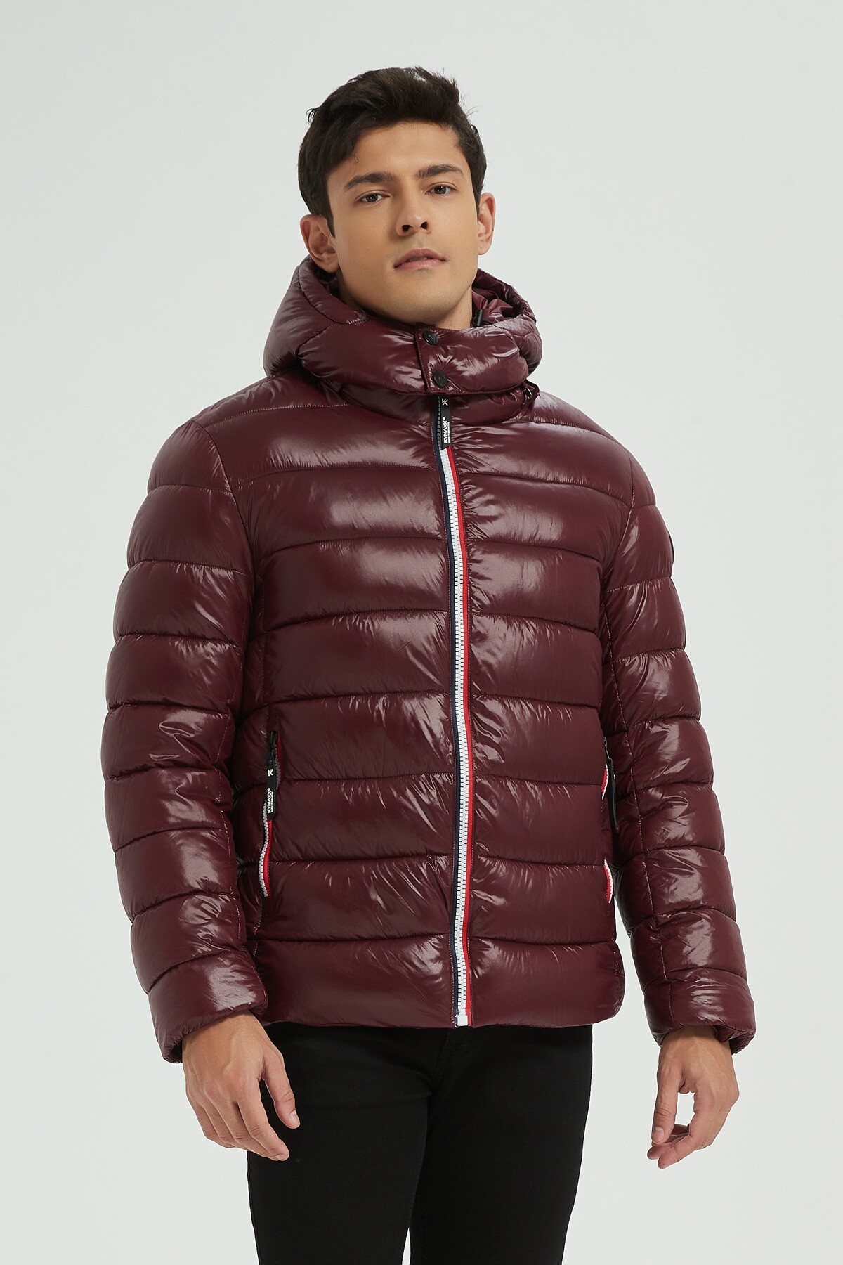 Grossiste KYMAXX - Doudoune courte brillant un style audacieux et moderne