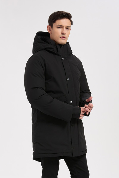 Mayorista KYMAXX - Parka larga negra para hombre con capucha Mayorista KYMAXX - Parka larga negra para hombre con capucha