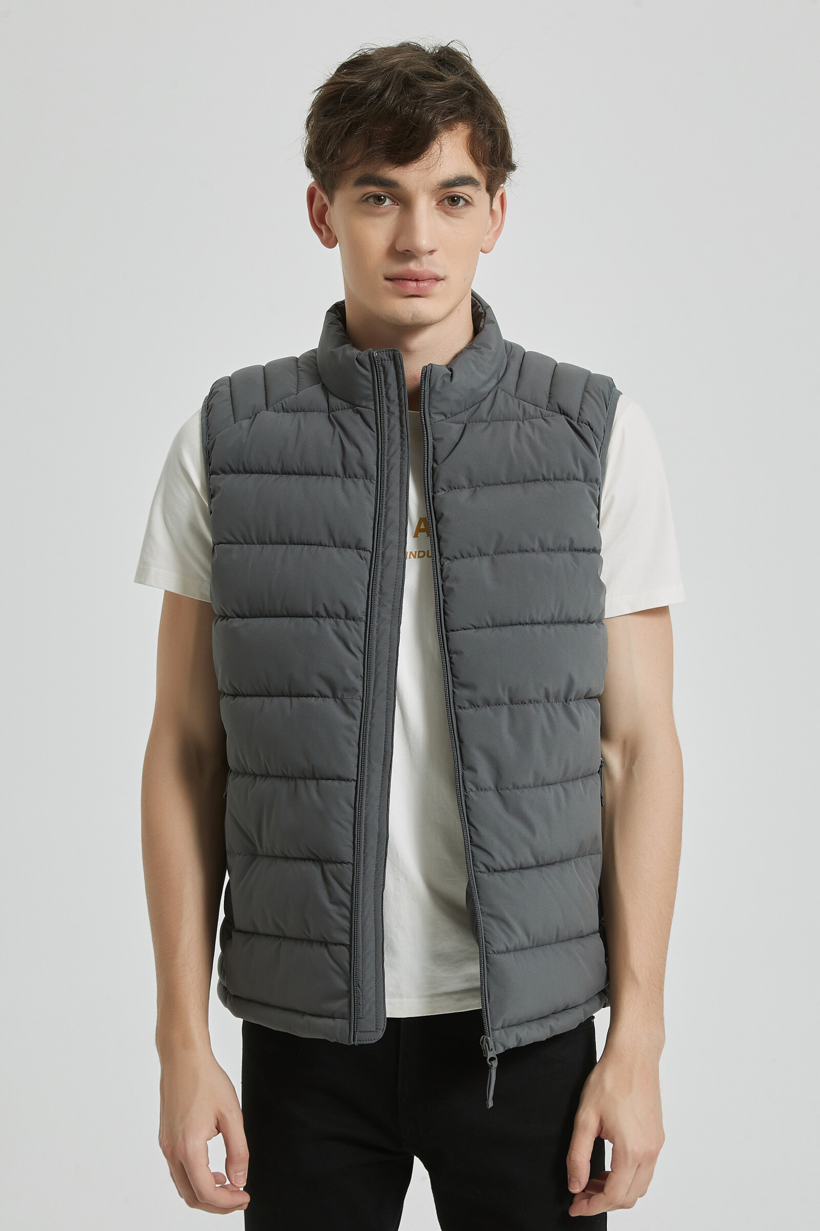 Wholesaler KYMAXX - Sleeveless jacket Straight cut climbing collar covering