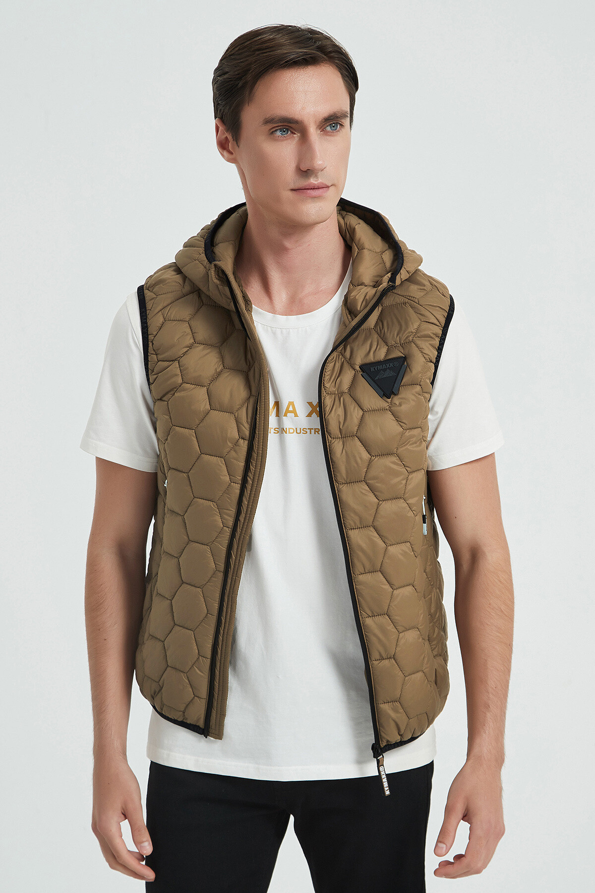 Wholesaler KYMAXX - Light and compact sleeveless jacket