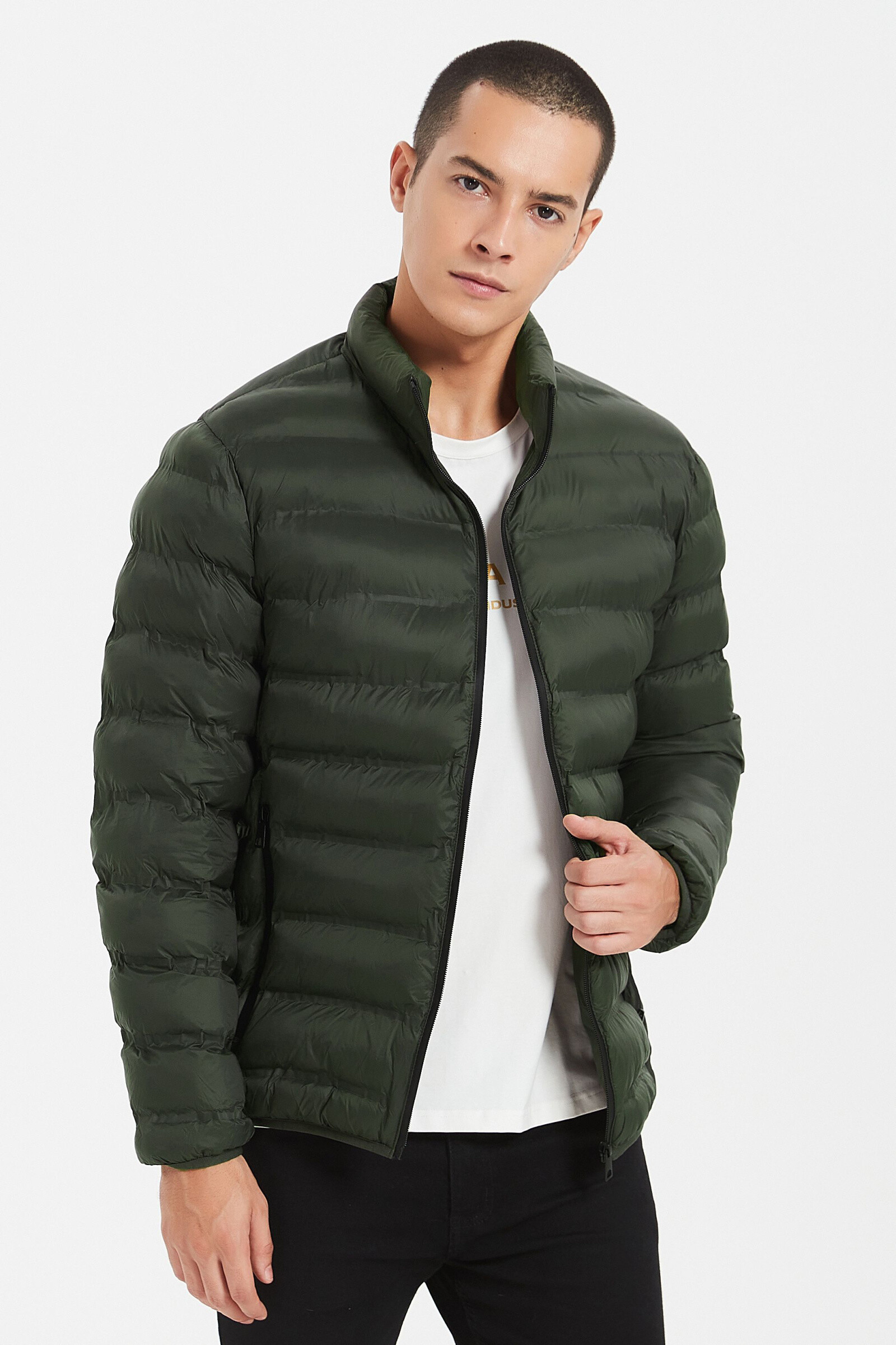 Wholesaler KYMAXX - Sleeveless down jacket Model mid-season light and compact