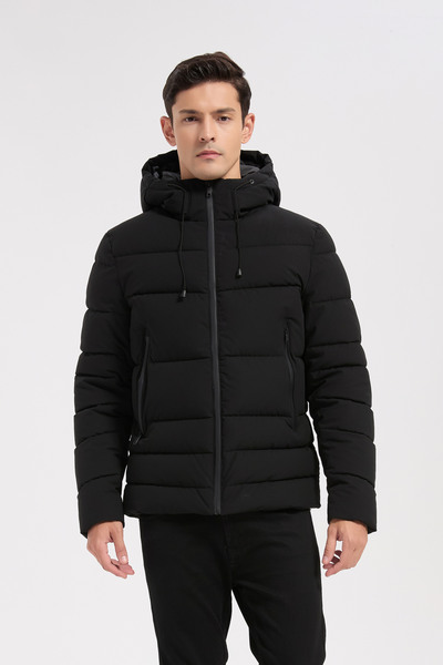 Mayorista KYMAXX - Chaqueta acolchada negra con capucha para hombre Mayorista KYMAXX - Chaqueta acolchada negra con capucha para hombre