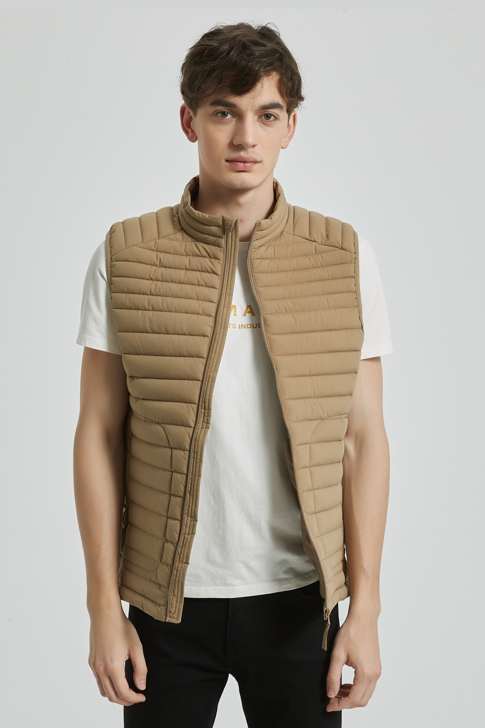 Wholesaler KYMAXX - Sleeveless down jacket Model mid-season light and compact