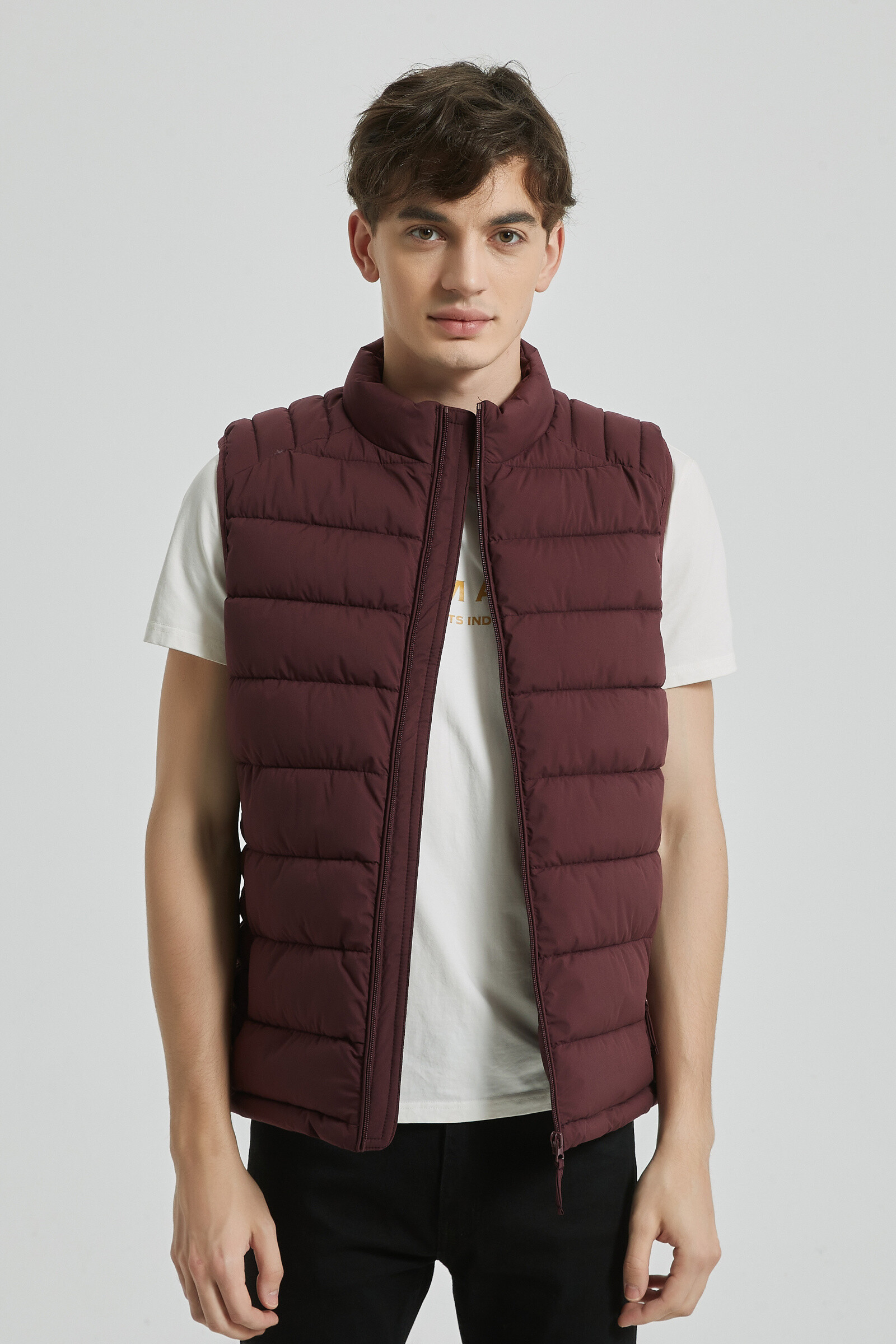 Wholesaler KYMAXX - Sleeveless jacket Straight cut climbing collar covering