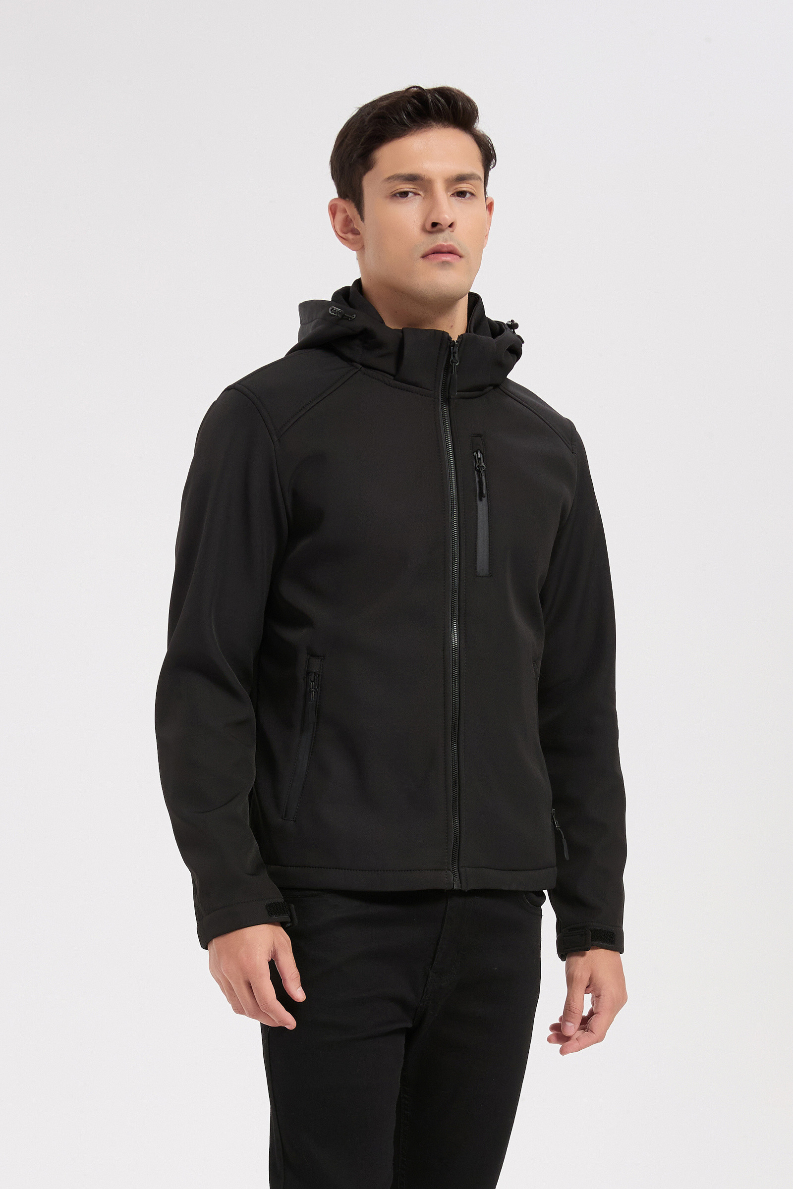 Grossista KYMAXX - Giacca softshell nera da uomo con cappuccio