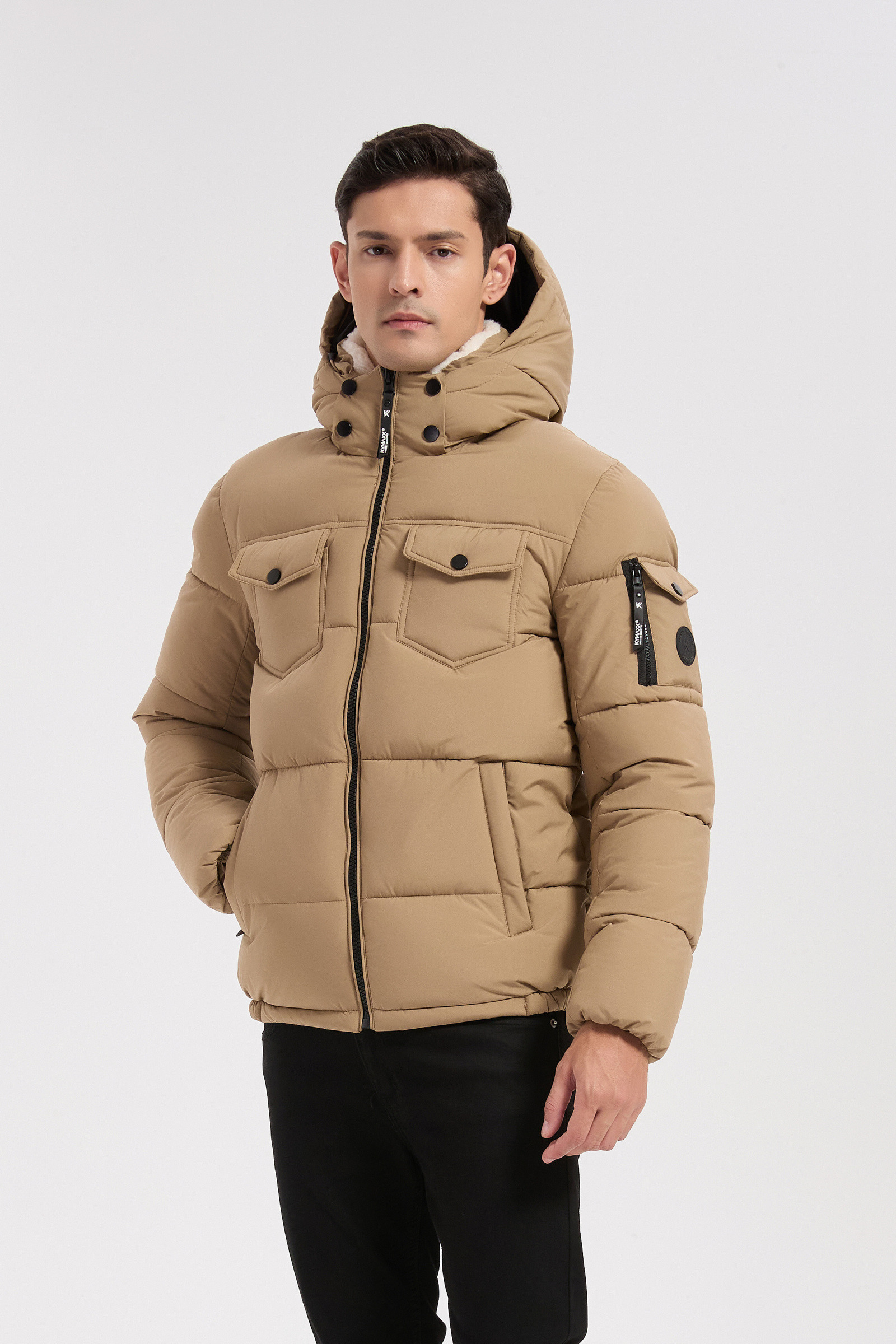 Grossista KYMAXX - Giacca beige imbottita da uomo con cappuccio