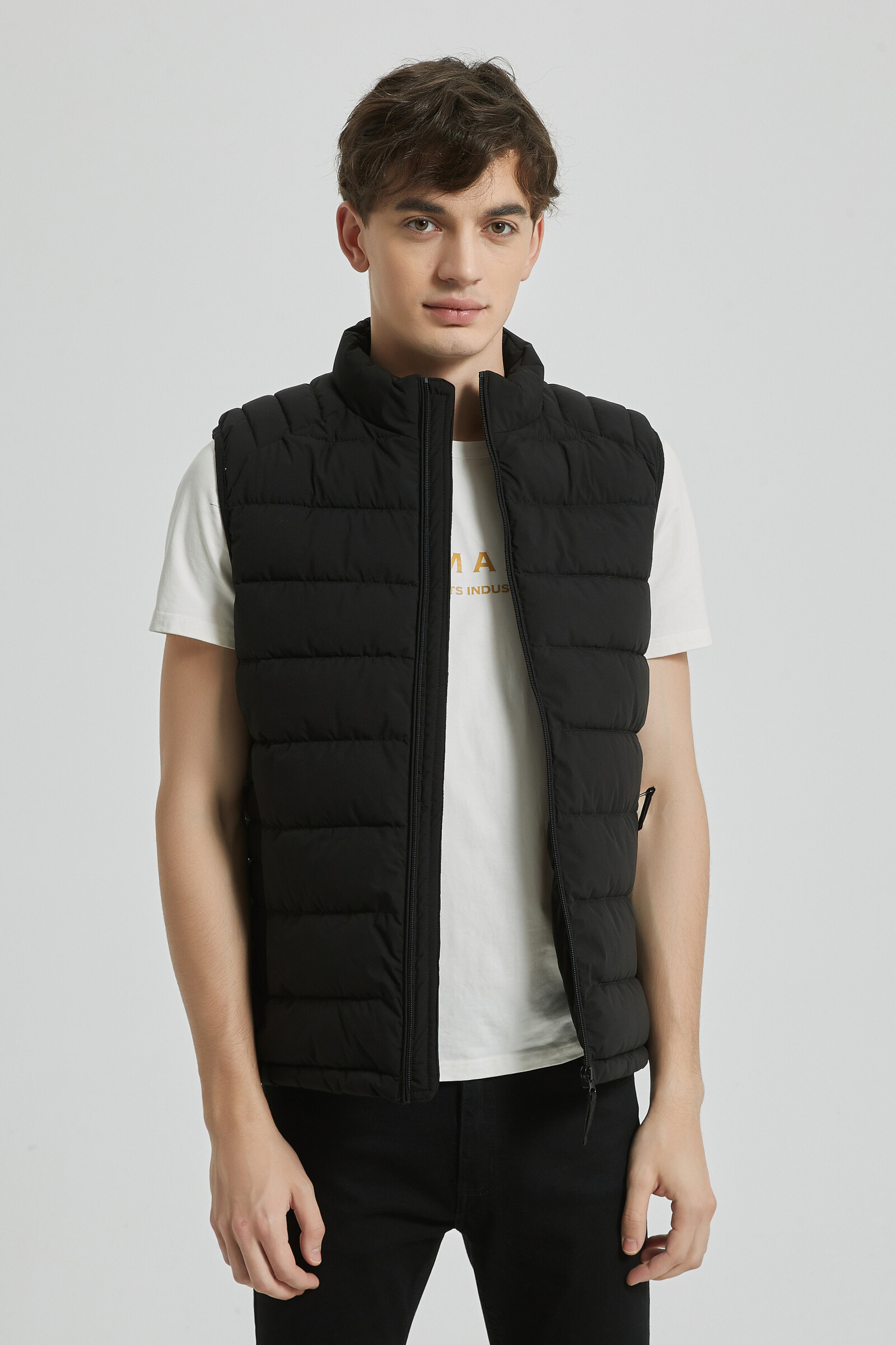 Wholesaler KYMAXX - Sleeveless jacket Straight cut climbing collar covering