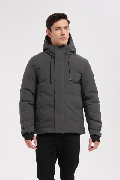 Mayorista KYMAXX - Parka gris para hombre con capucha Mayorista KYMAXX - Parka gris para hombre con capucha