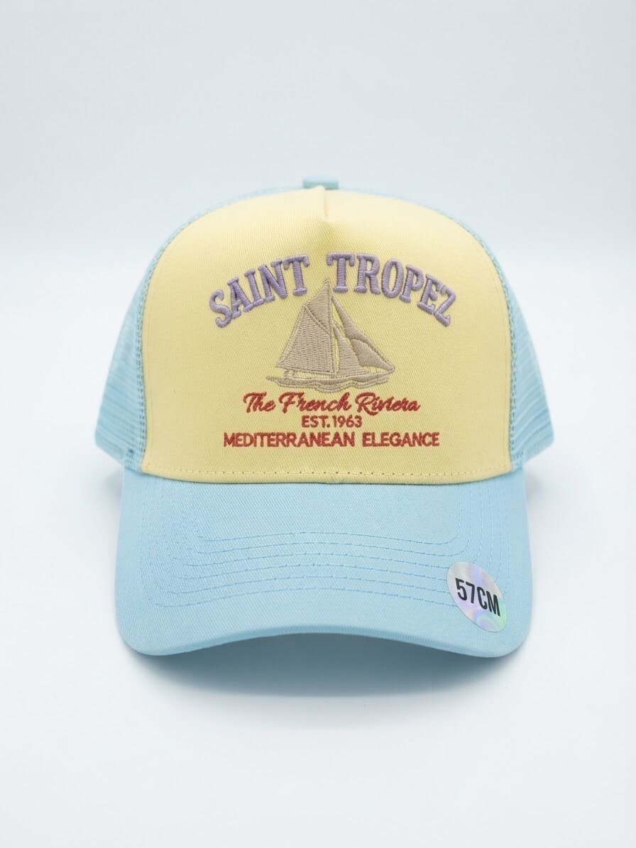 Grossiste Lili à la plage - Casquette Saint Tropez bleu ciel et jaune à filet bleu ciel