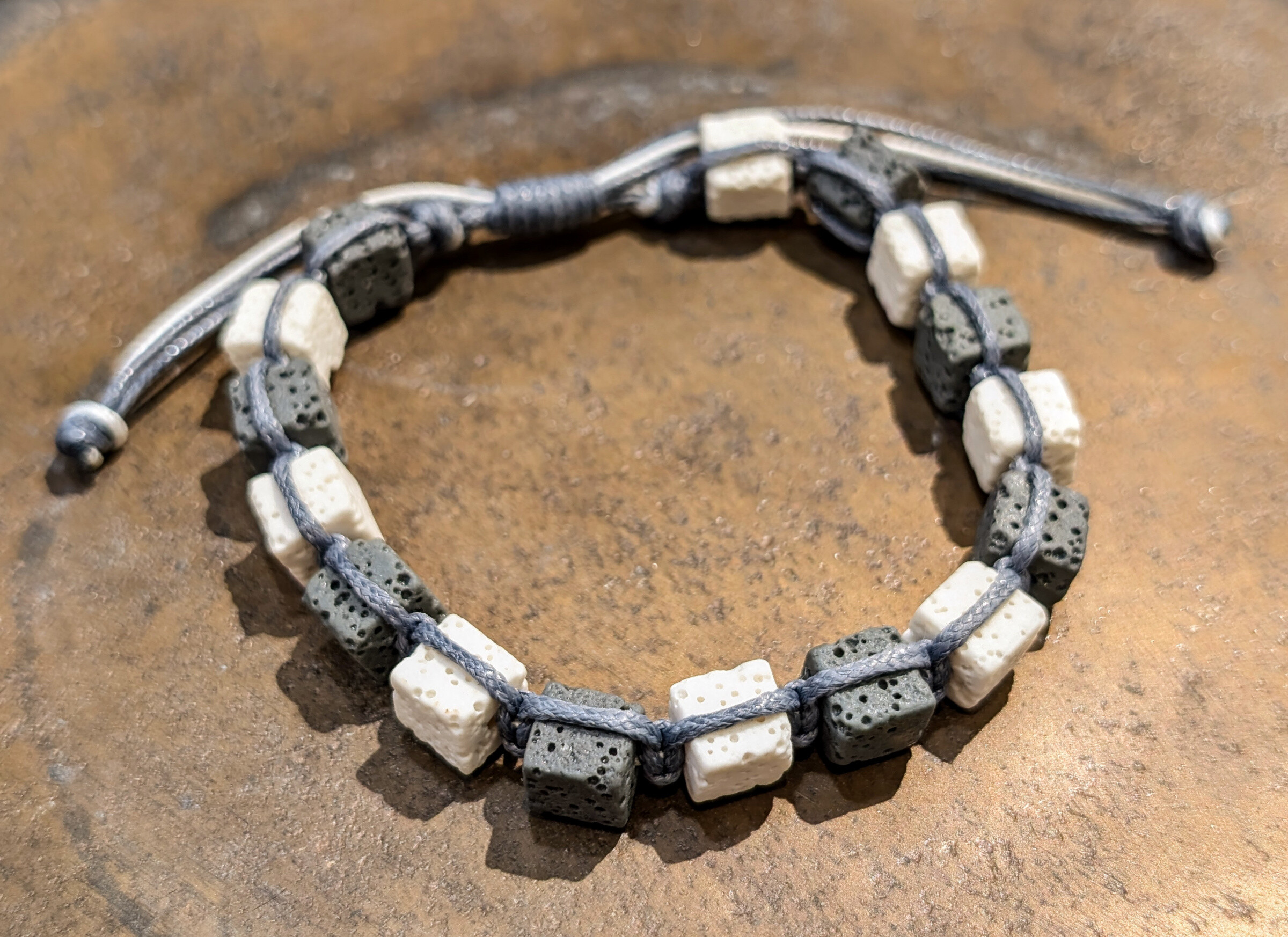 Wholesaler LOMINA - Men's natural stone bracelet