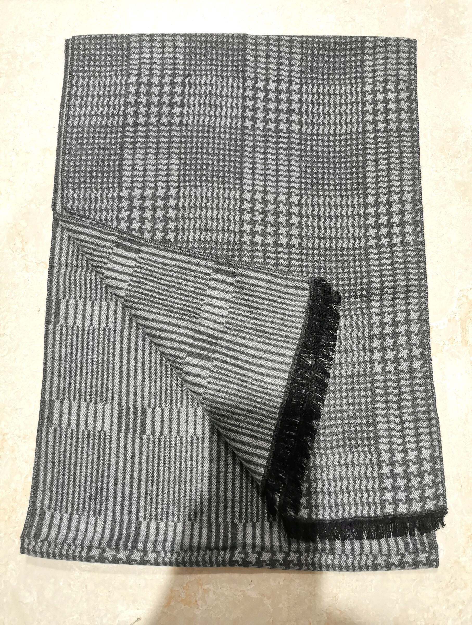 Wholesaler M&P Accessoires - Double-sided men's scarf 180*30 CM