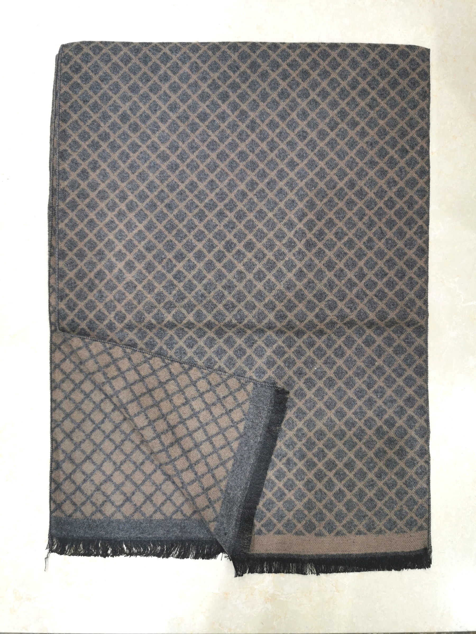 Grossiste M&P Accessoires - Écharpe homme douce petits carreaux losanges 180*30 CM
