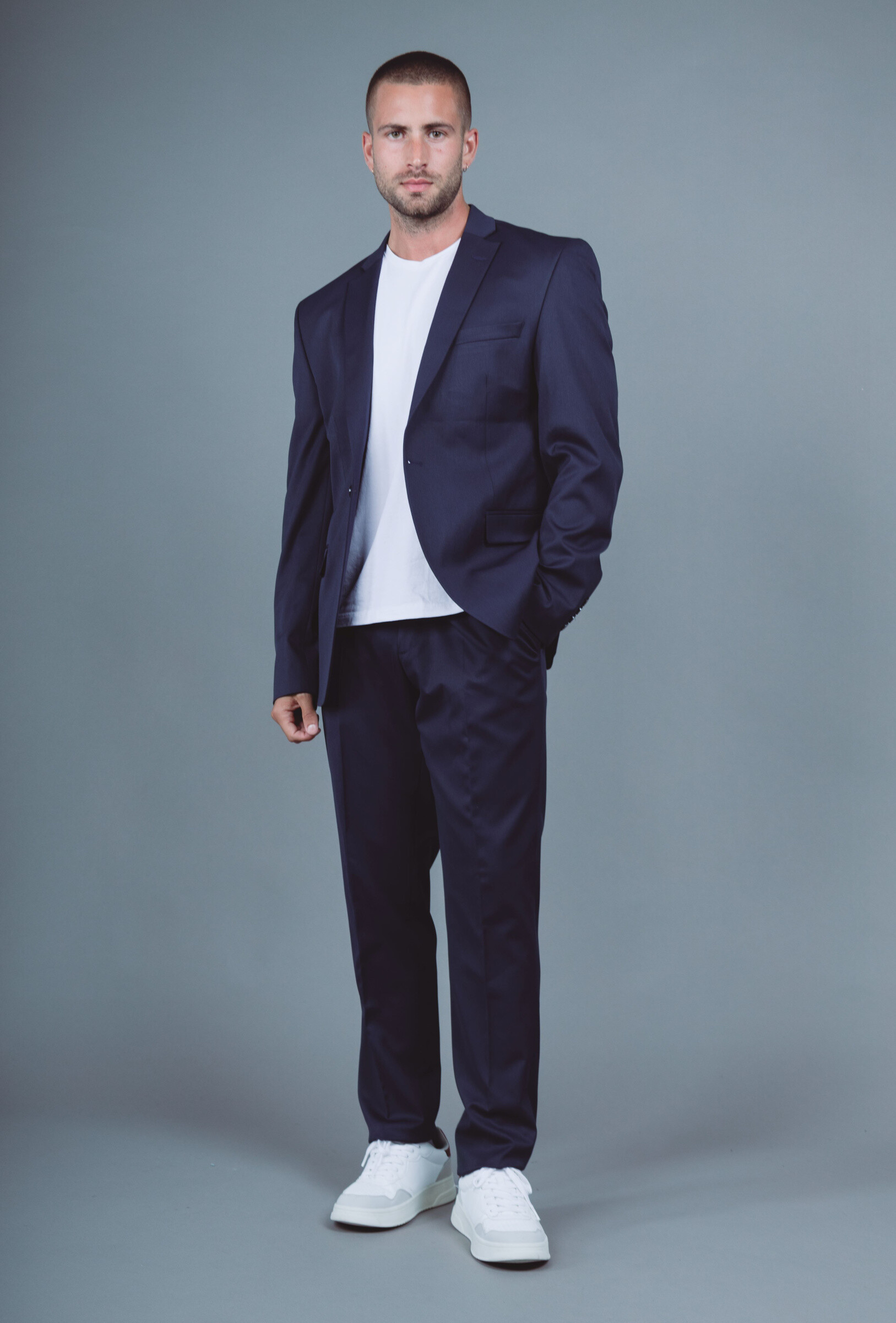 Wholesaler MACKTEN - Men's Navy Slim Fit 2-Piece Suit