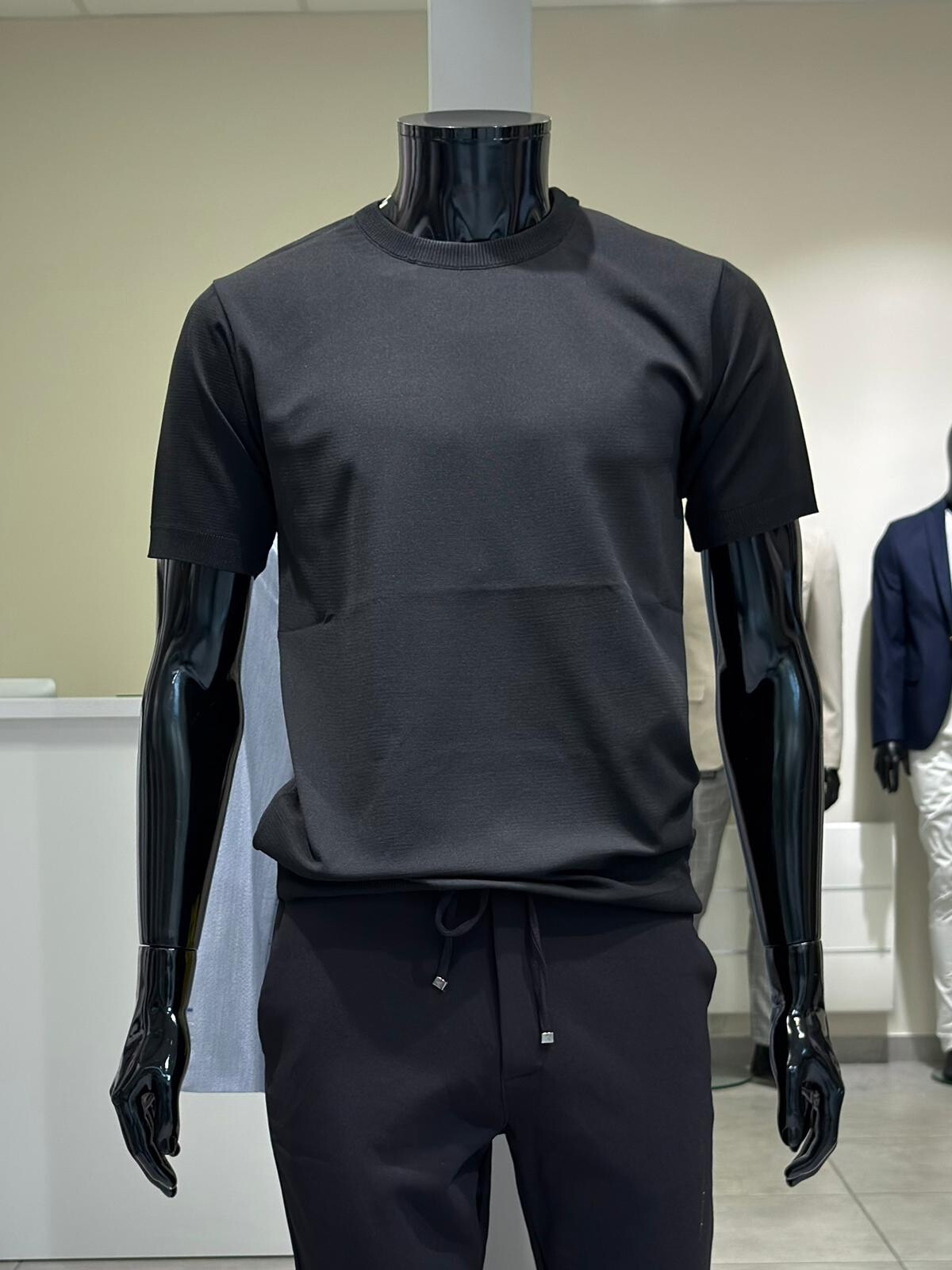 Grossista MACKTEN - Maglietta nera a maglia