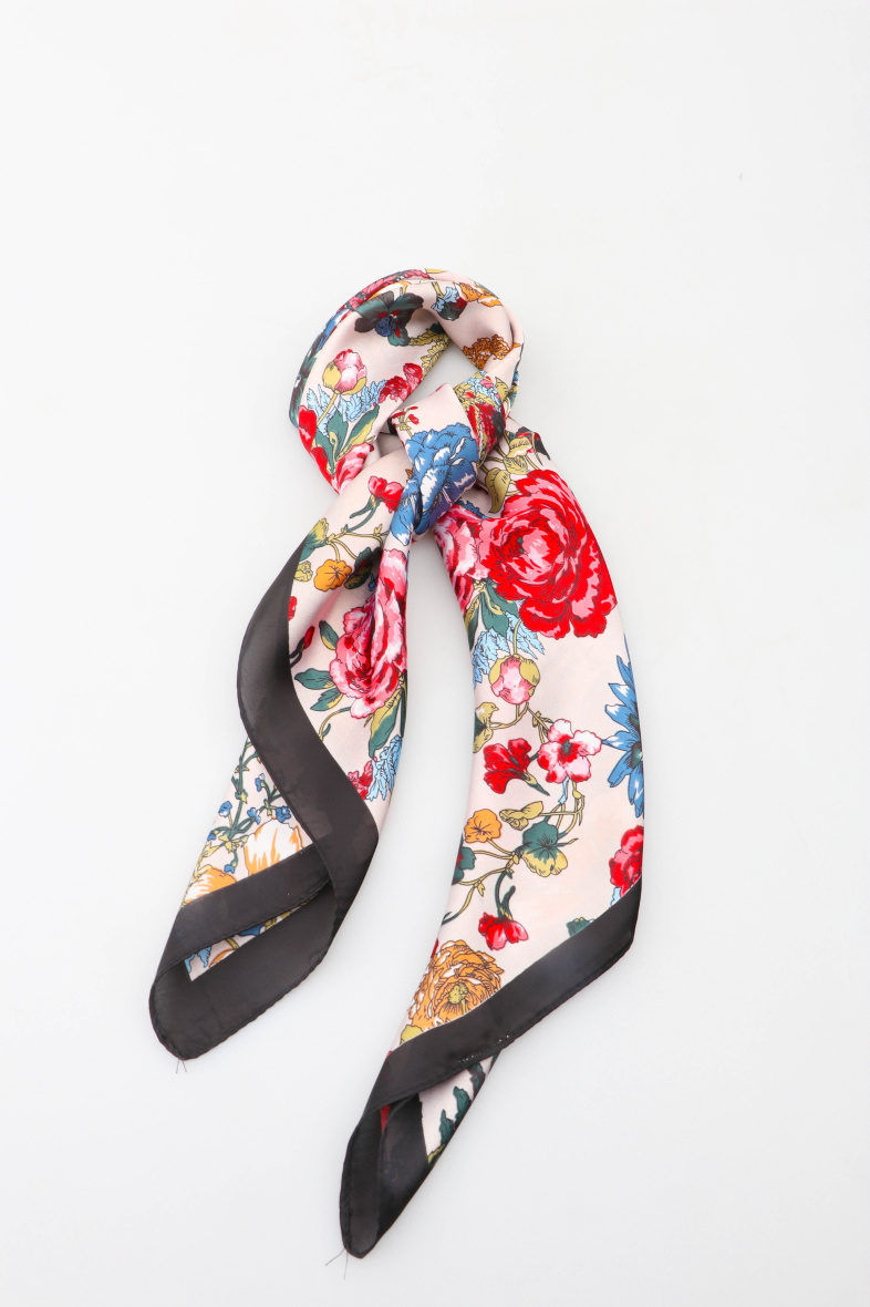 Mayorista MAR&CO Accessoires - Cuadrado pequeño de seda 70*70 cm estampado de flores