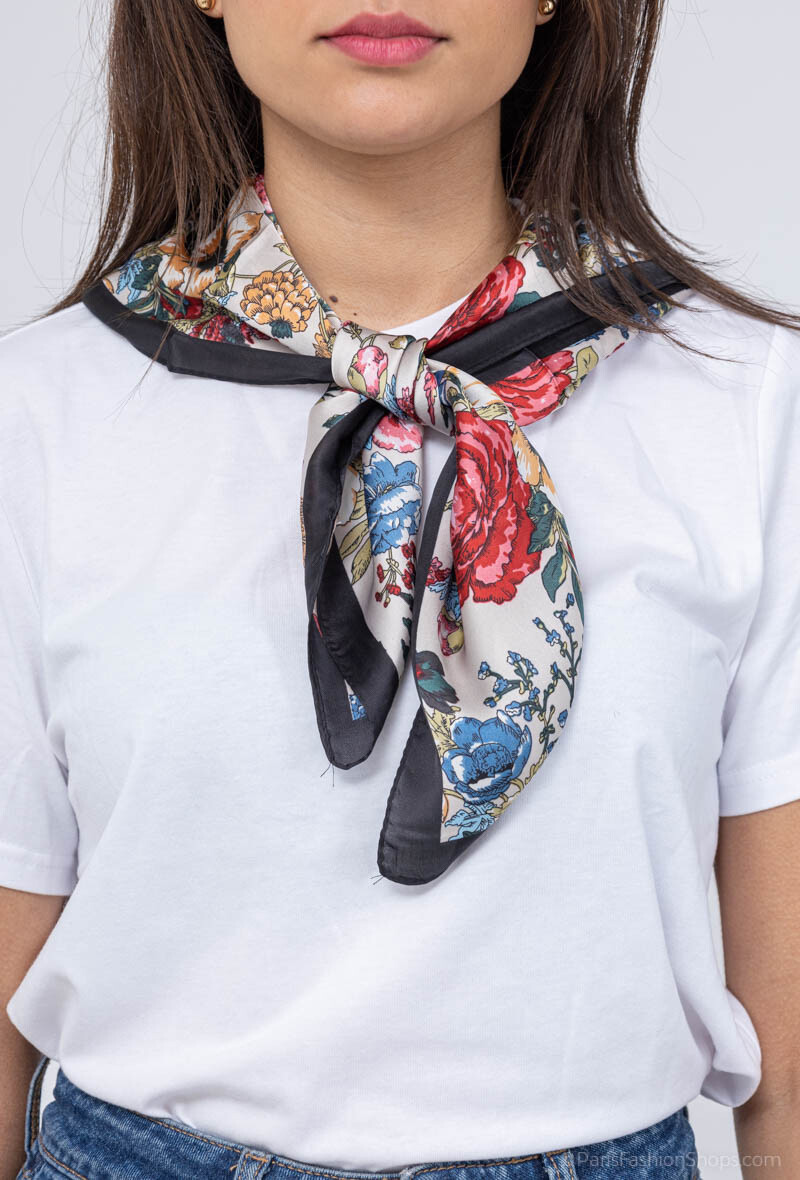 Wholesaler MAR&CO Accessoires - Small silk square 70*70 cm flower print