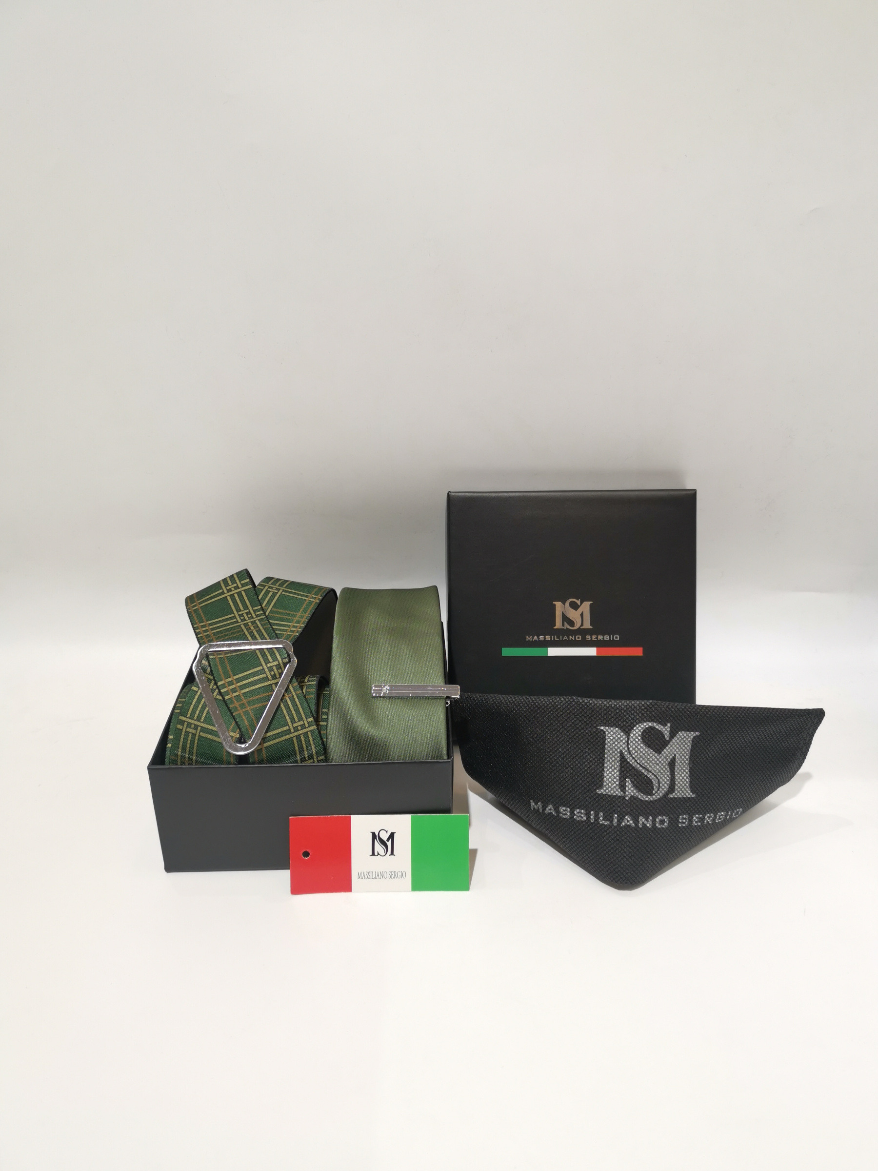 Wholesaler Massiliano Sergio - Suspenders set with a matching tie and tie clip by Massiliano Sergio