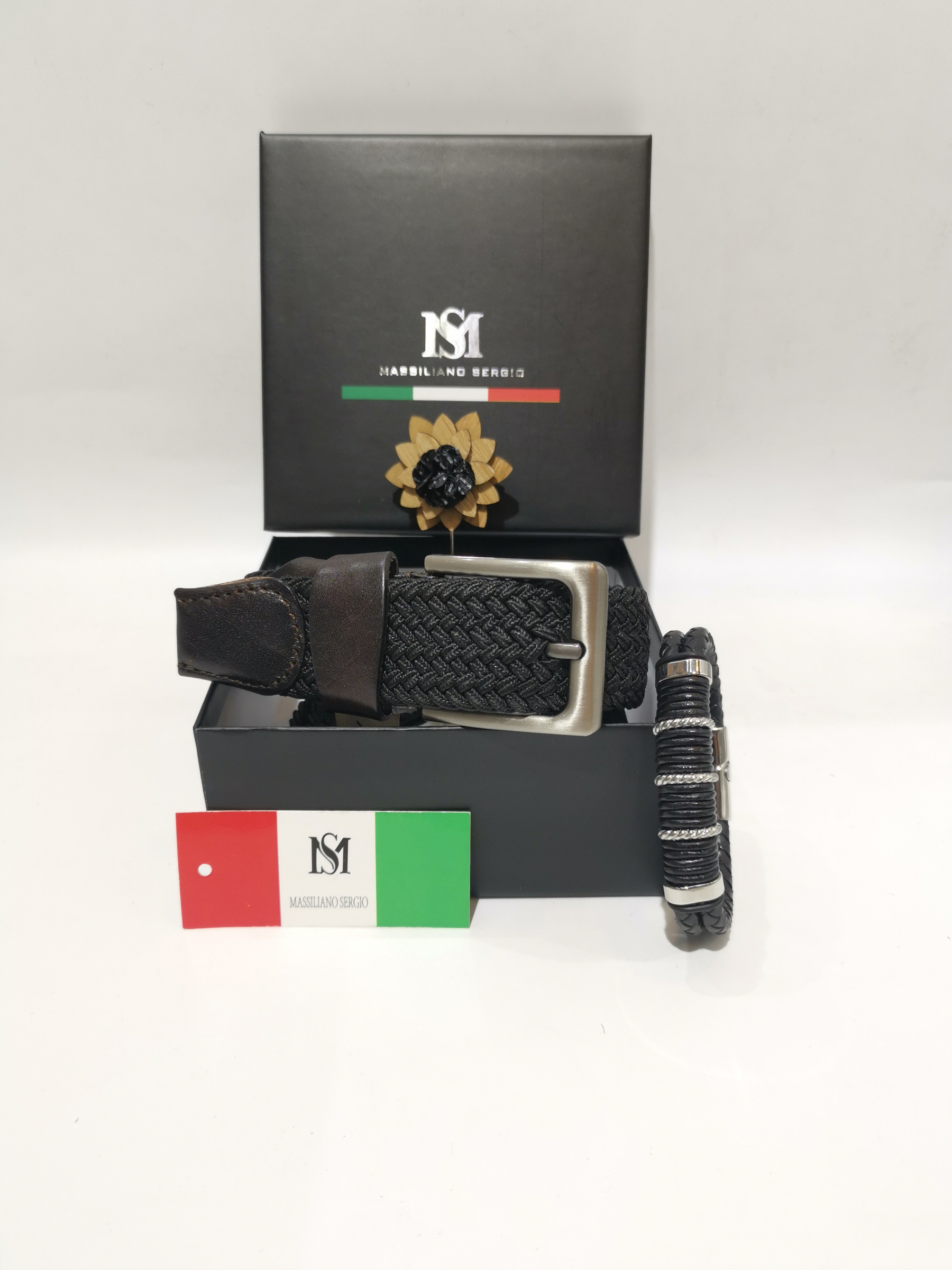 Großhändler Massiliano Sergio - Gürtelsatz mit einem Armband und einer Massiliano Sergio Brosche