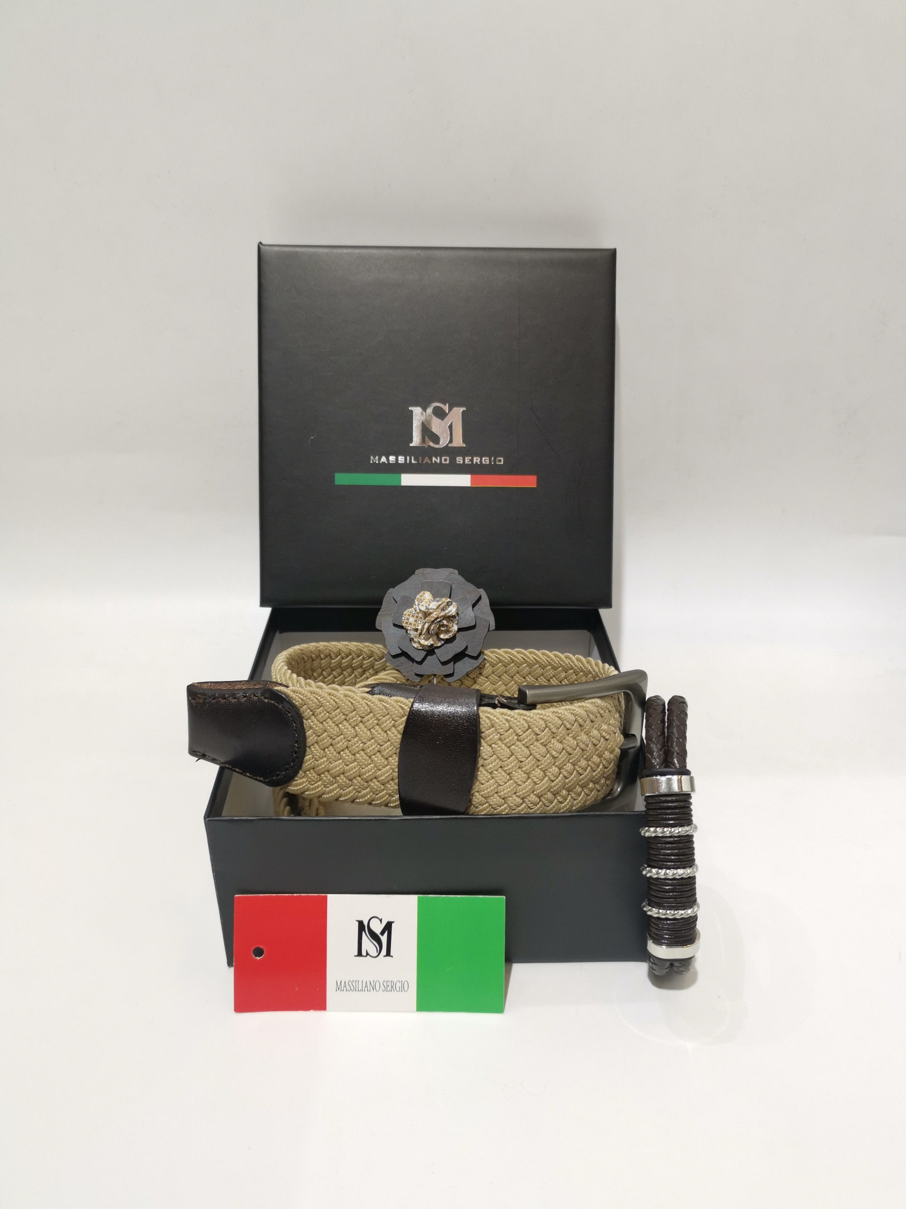 Großhändler Massiliano Sergio - Gürtelsatz mit einem Armband und einer Holzbrosche von Massiliano Sergio
