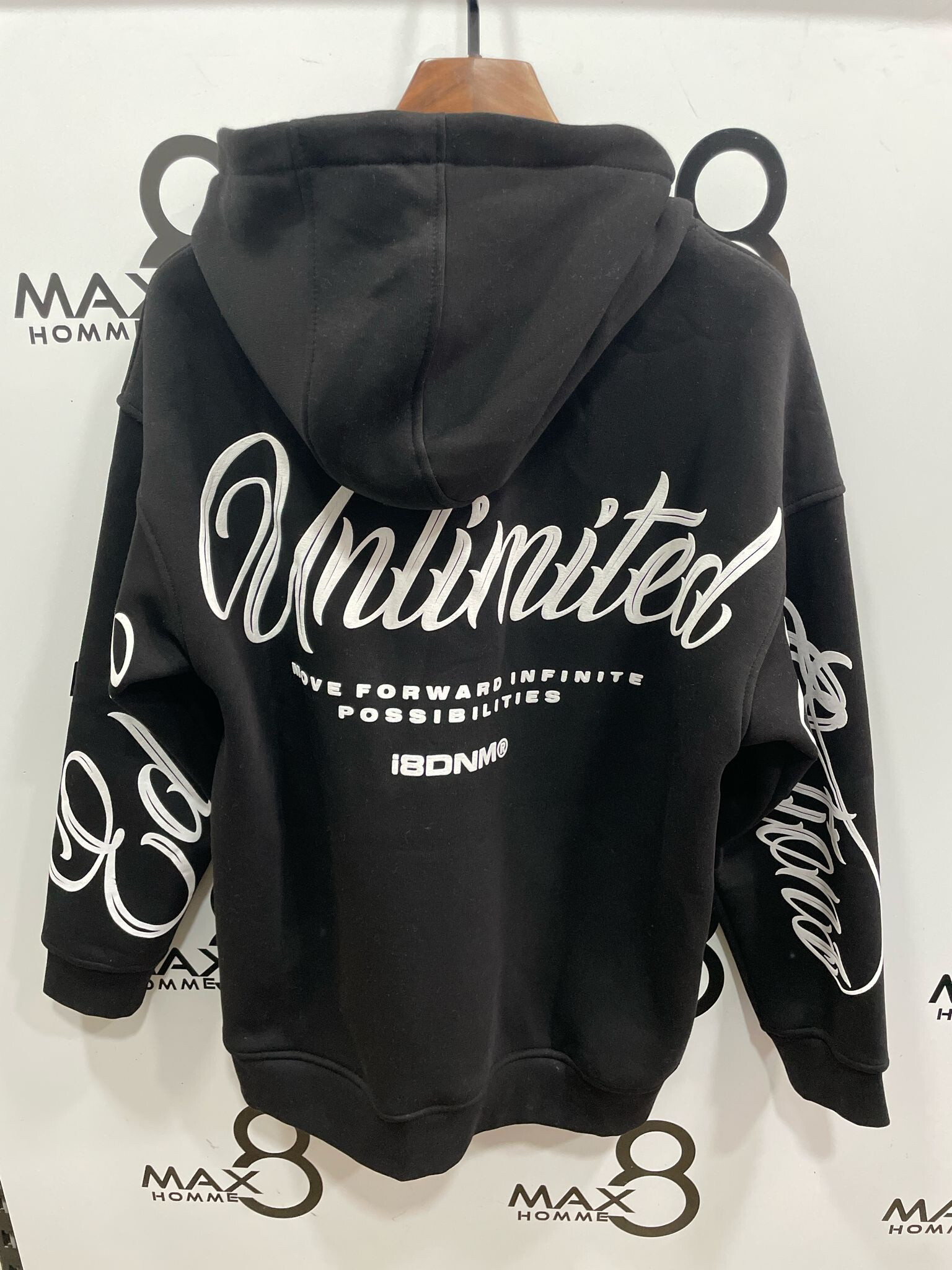 Grossiste MAX 8 - SWEATS MAX 8