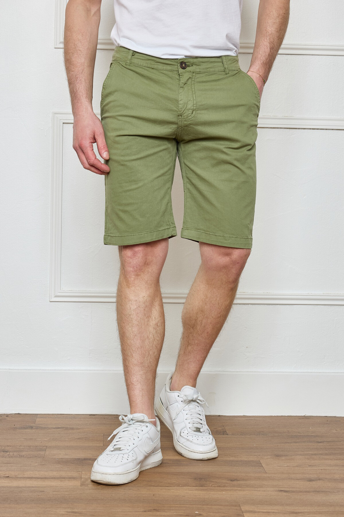 Wholesaler Mentex Homme - Bermuda simple uni man two buttoned rear pockets