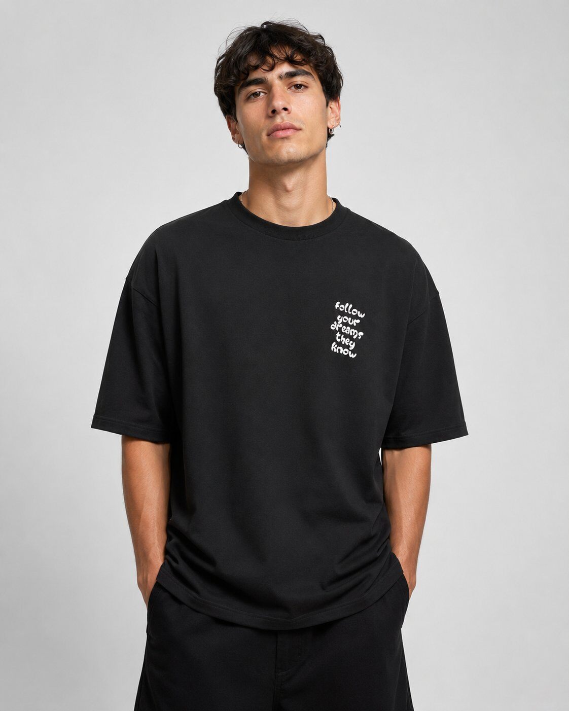 Grossista Mentex Homme - T-shirt Nera Oversize con Testo Grafico sul Retro