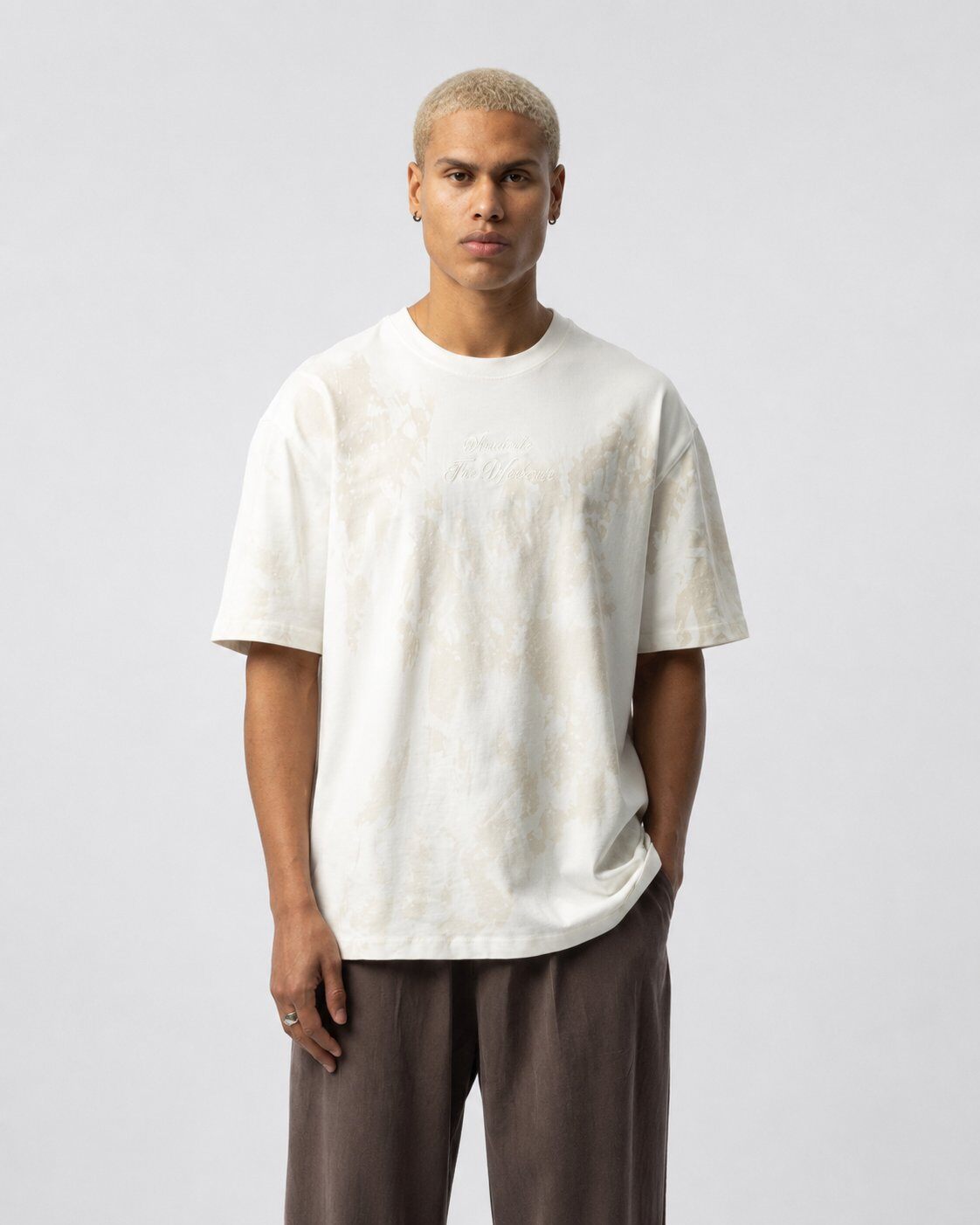 Mayorista Mentex Homme - Camiseta Blanca con Estampado Minimalista en la Espalda