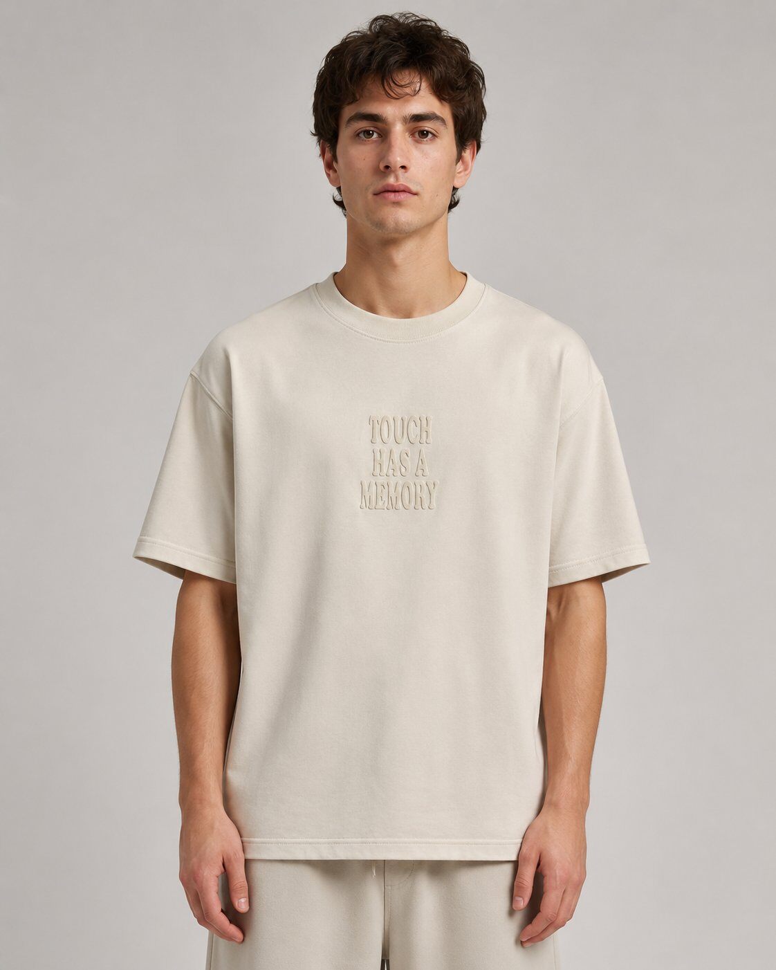 Grossista Mentex Homme - T-shirt Beige con Testo in Rilievo