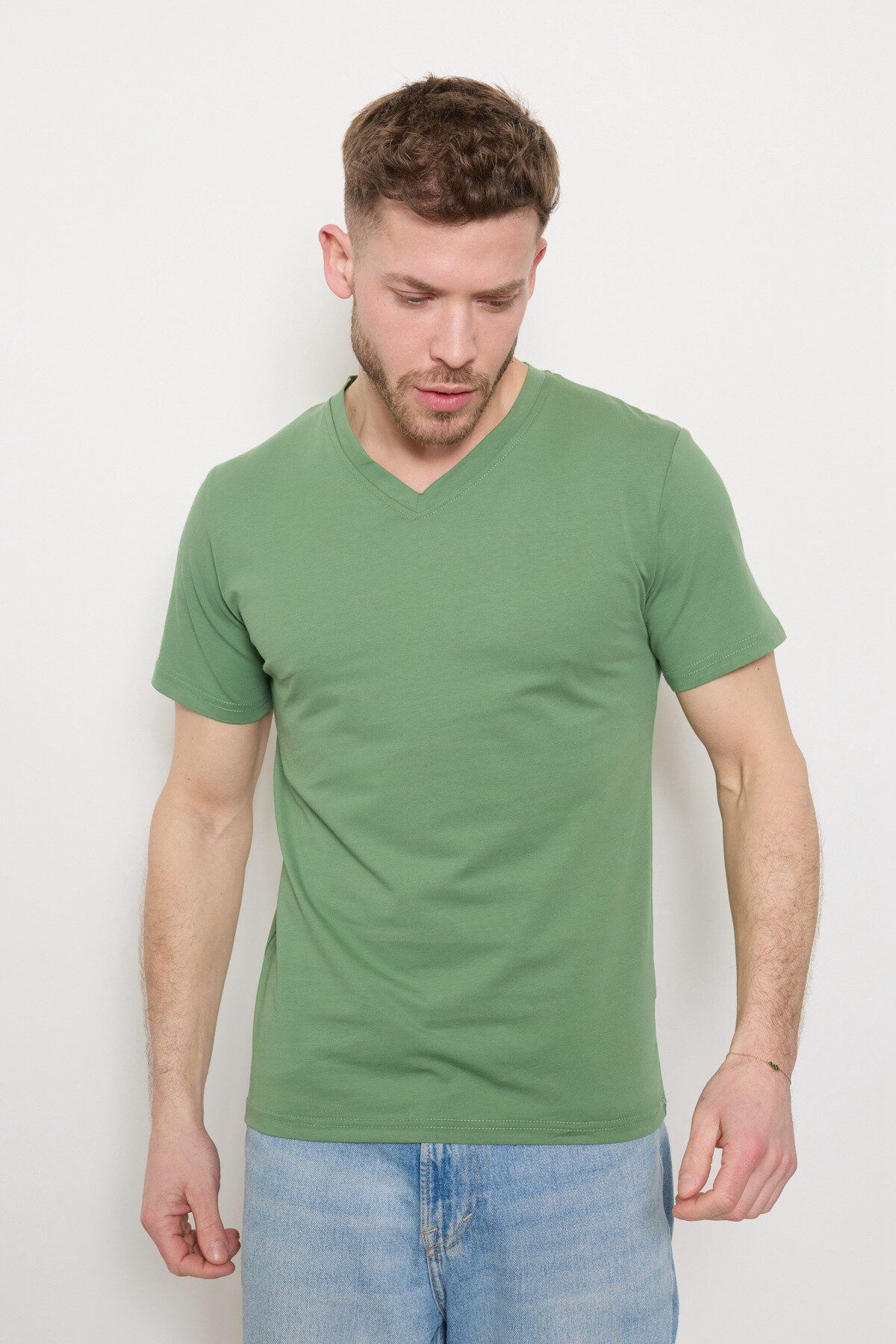 Grossiste Mentex Homme - T-SHIRT UNI SIMPLE HOMME COL V MANCHE COURT