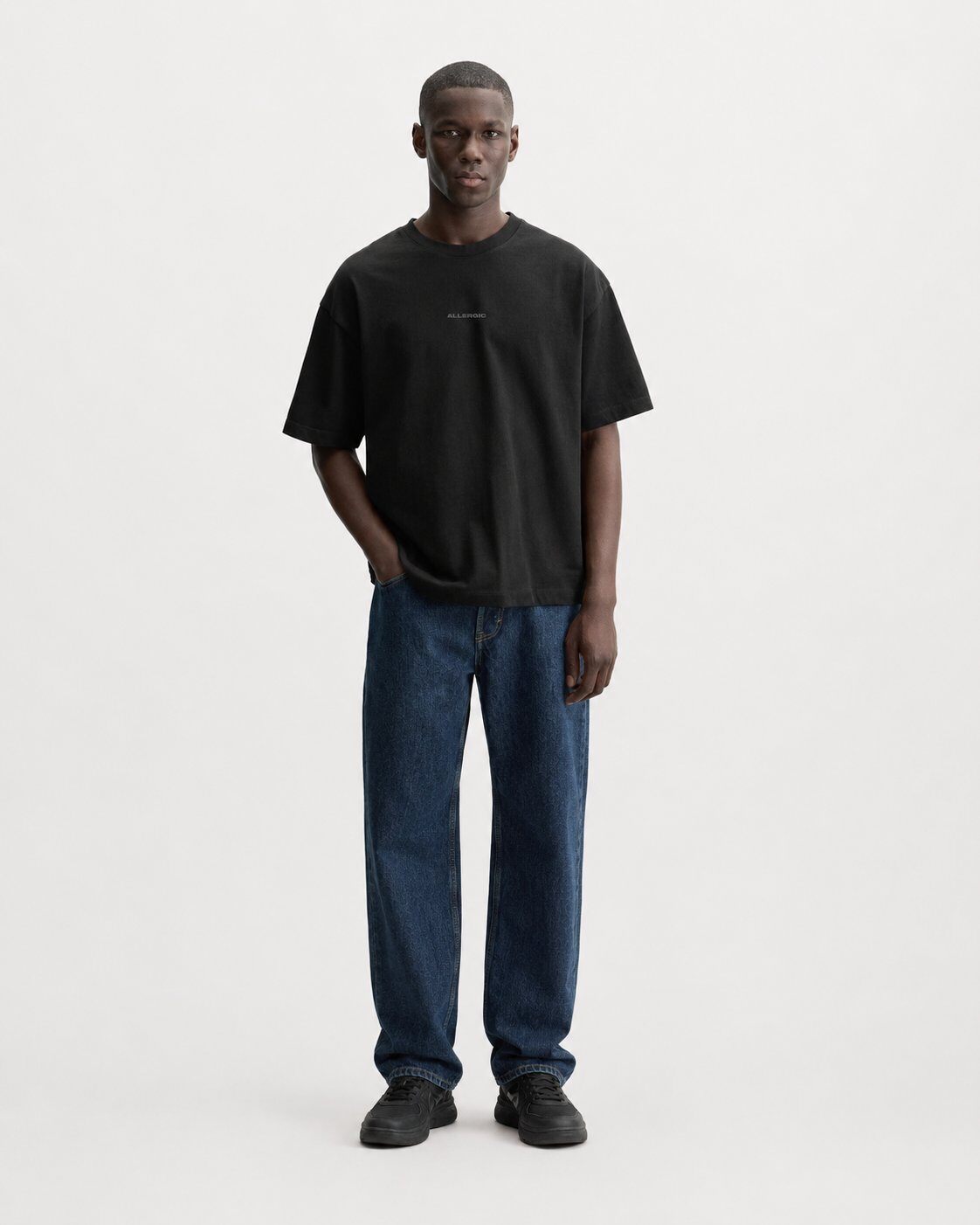Grossista Mentex Homme - T-shirt Nera con Messaggio sul Retro