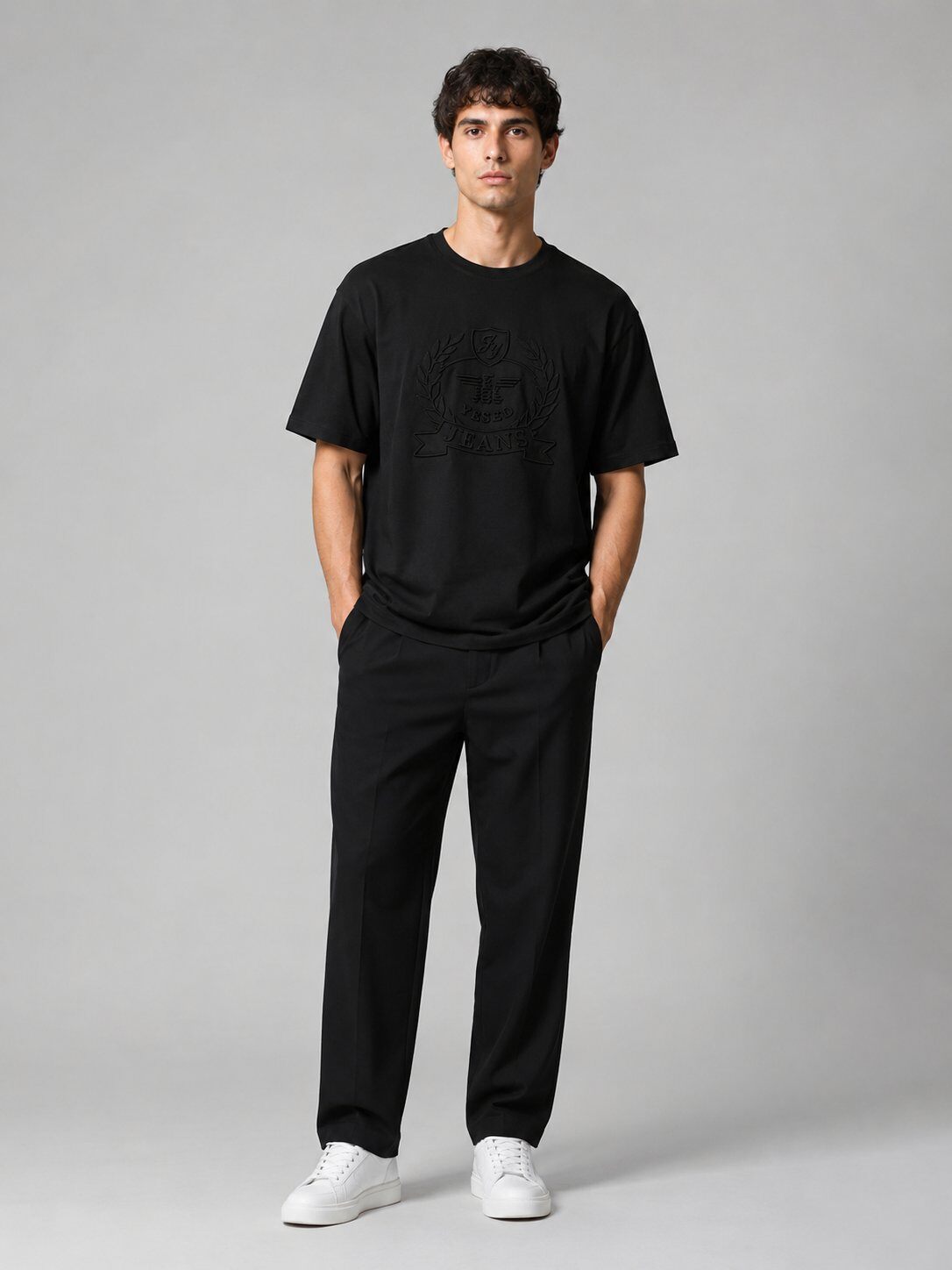 Grossista Mentex Homme - T-shirt Essenziale con Logo in Rilievo