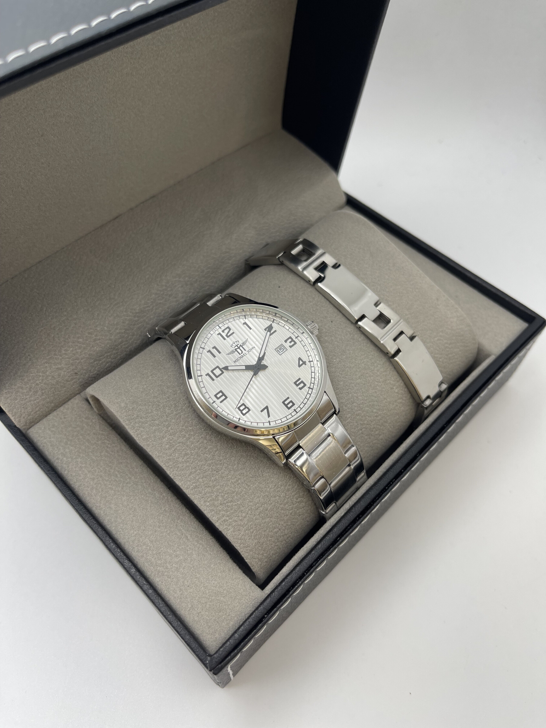 Wholesaler Michael John Montres - Michael John men's watch box with steel jewelry