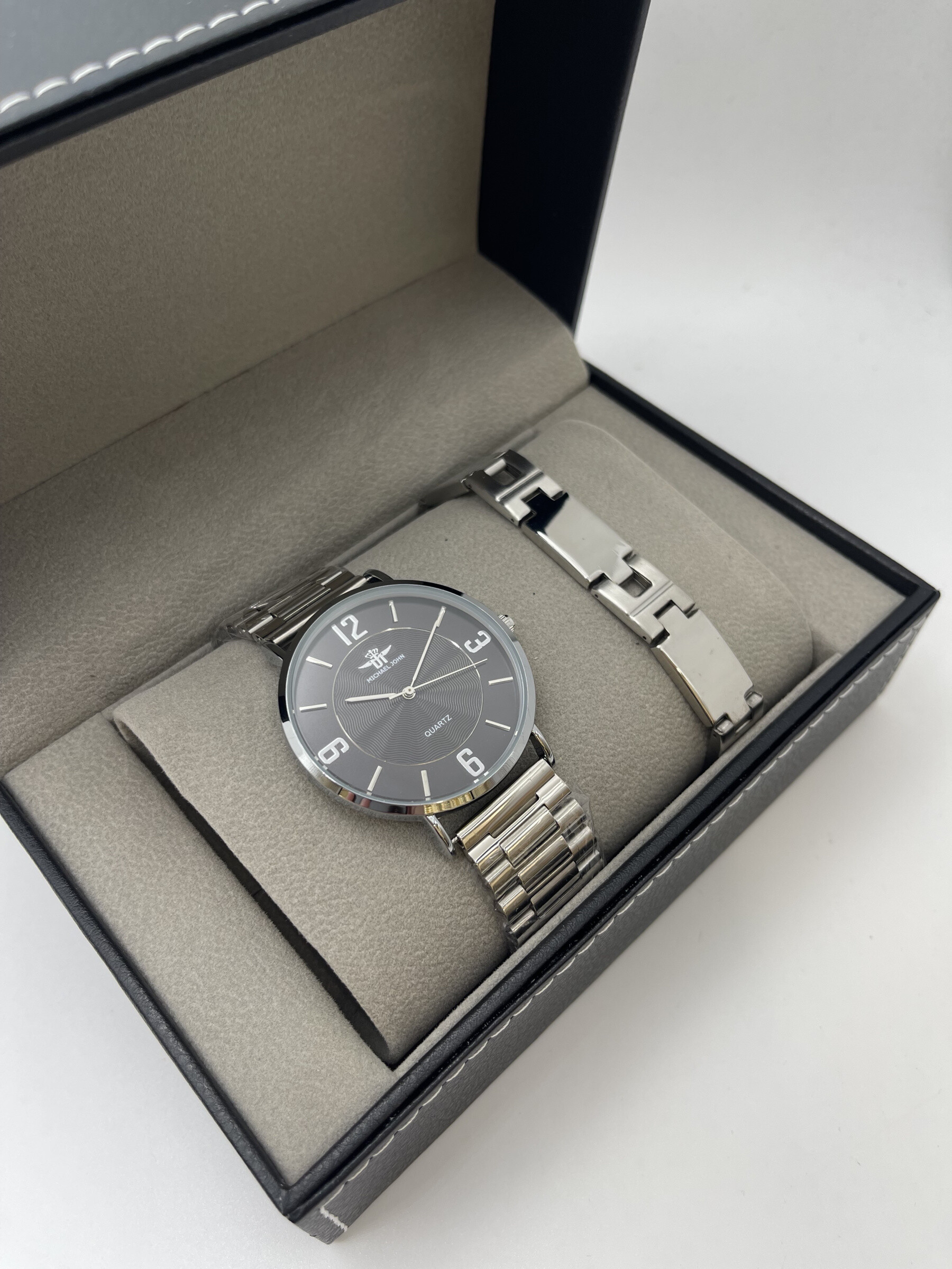 Wholesaler Michael John Montres - Michael John men's watch box with steel jewelry