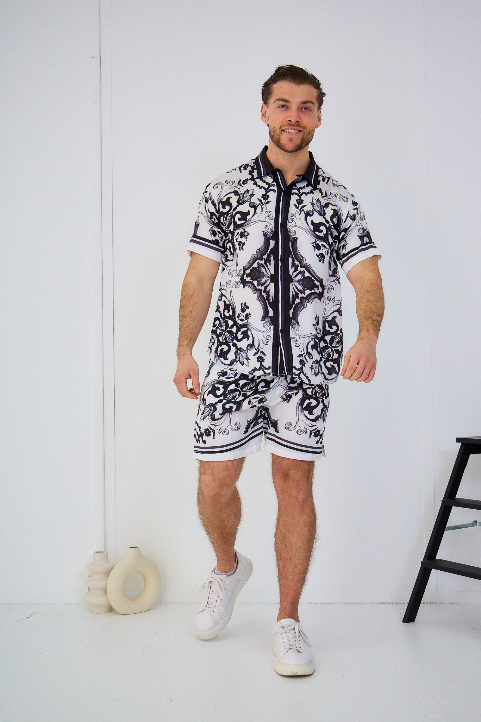 Mayorista Omnimen - Conjunto de verano para hombre con camisa de manga corta y pantalones cortos con estampado barroco