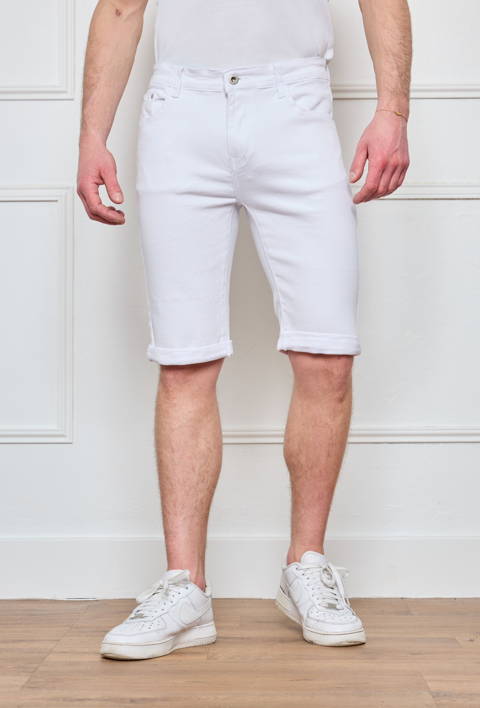 Mayorista Omnimen - Shorts de Mezclilla Blancos con Dobladillo para Hombres