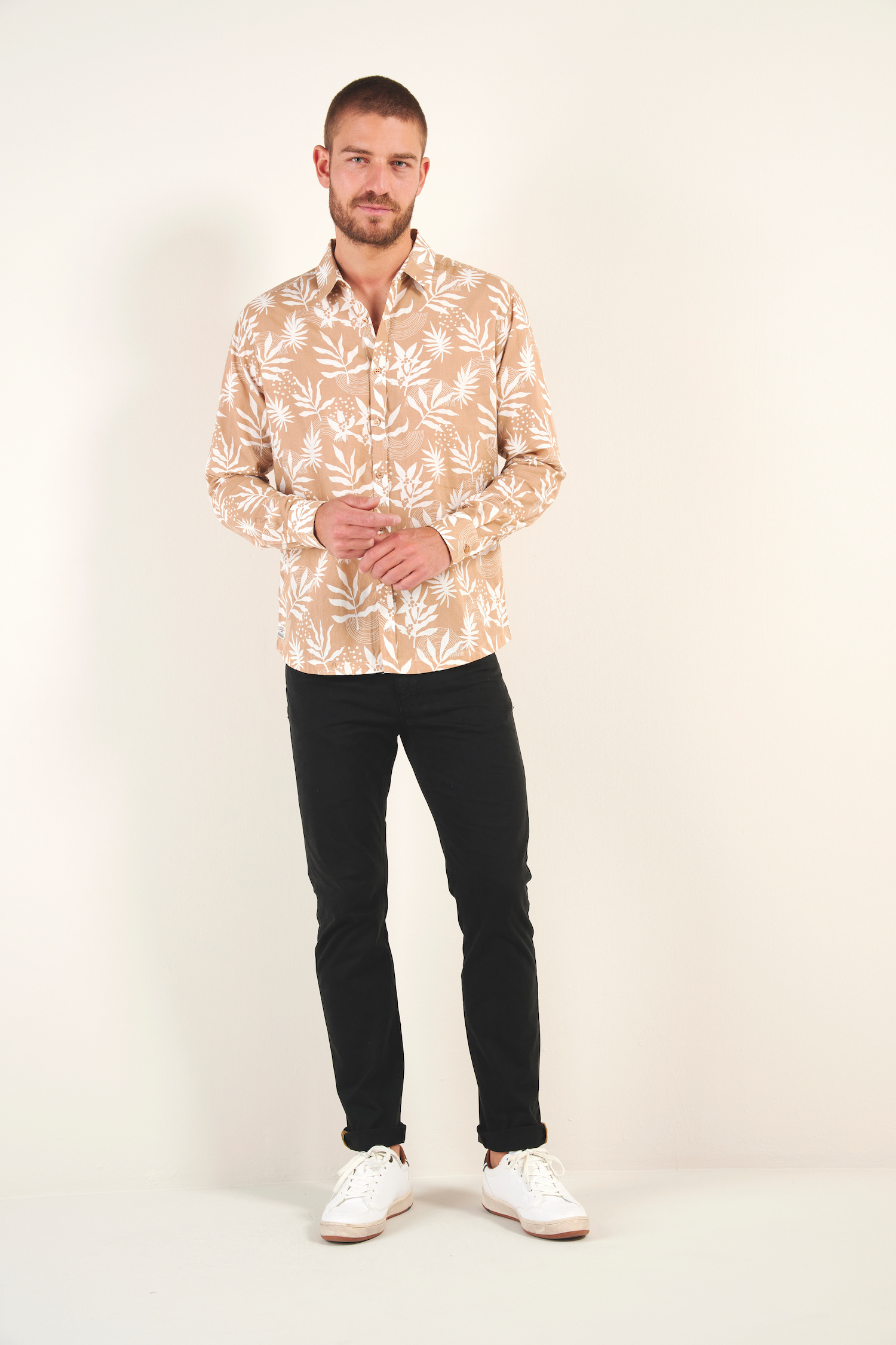 Wholesaler RMS 26 BY FRANCE DENIM - Long-sleeve voile shirt with abstract botanical print