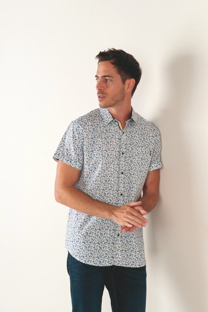 Wholesaler RMS 26 BY FRANCE DENIM - Plus size short sleeve poplin shirt with blue flowers