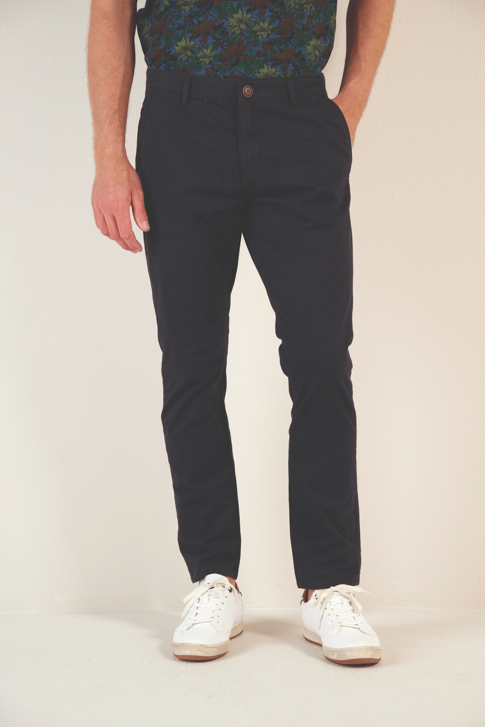 Großhändler RMS 26 BY FRANCE DENIM - Chinohose mit Allover-Print aus Stretch-Twill