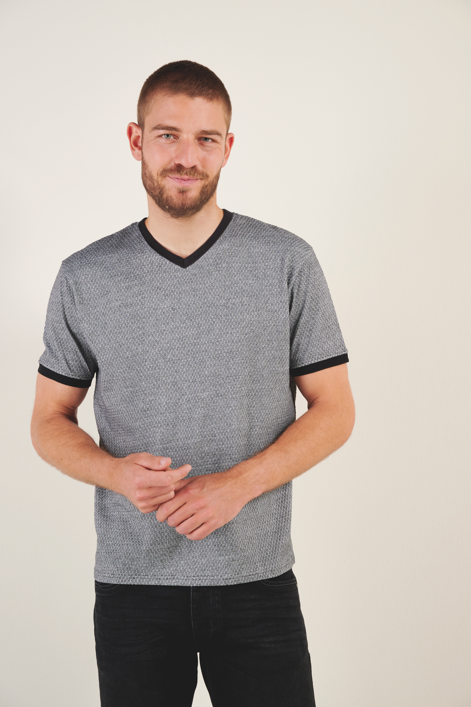 Großhändler RMS 26 BY FRANCE DENIM - Kontrastierendes Jacquard-T-Shirt