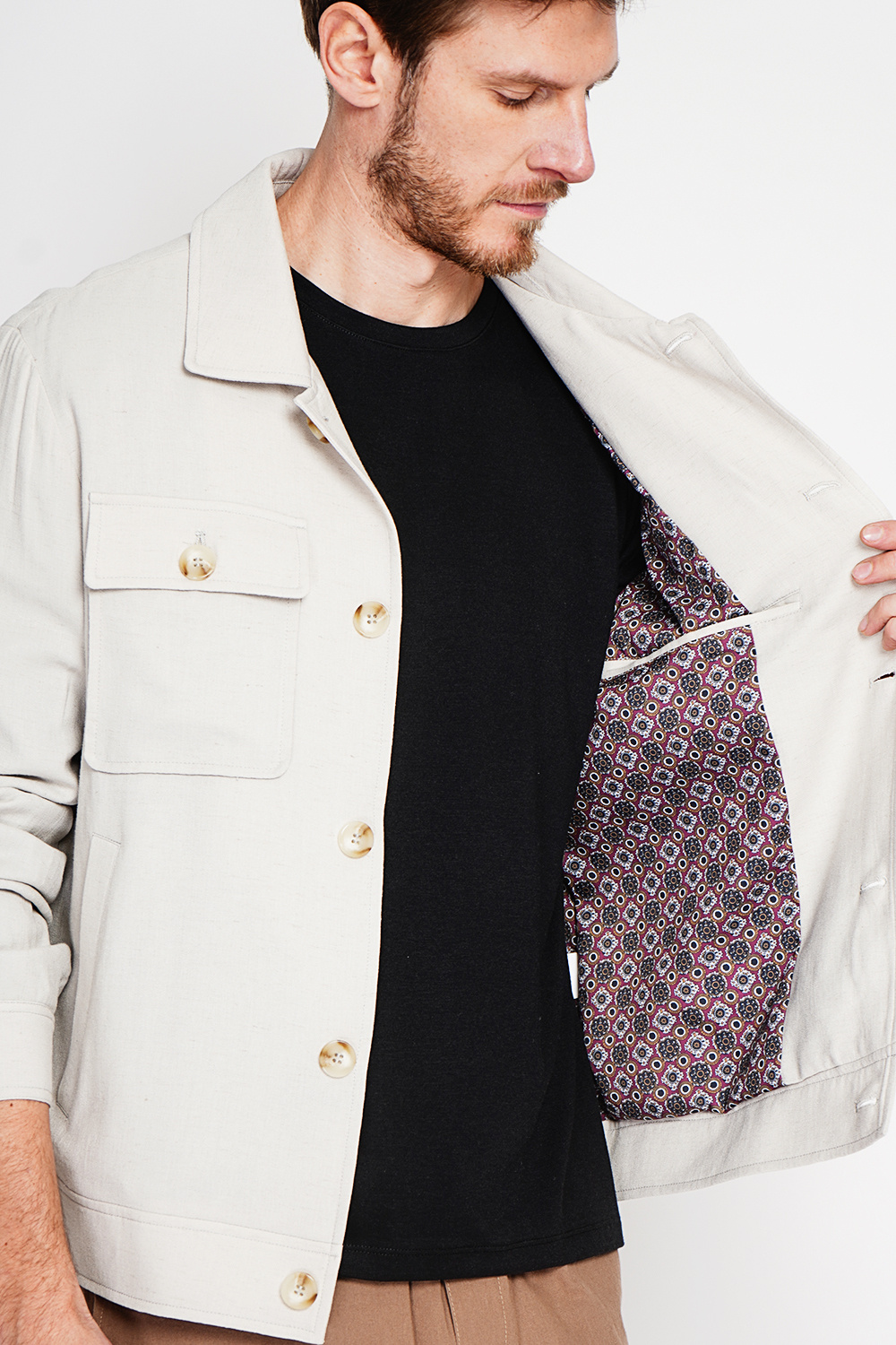 Großhändler Secret du Lin - Klassische Kragenjacke mit Knöpfen vorne und seitlichen Taschen