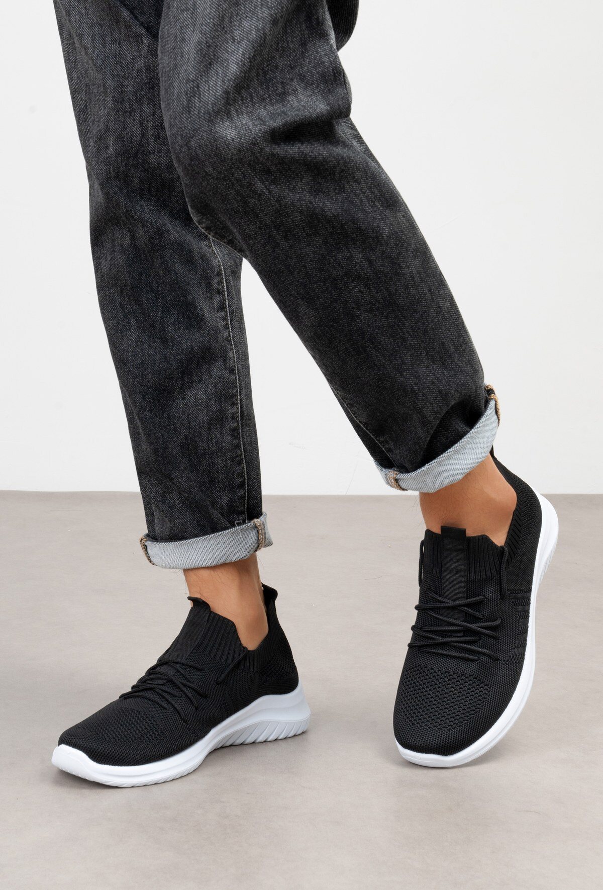 Wholesaler TANIA - C'M Paris - Men's sneakers