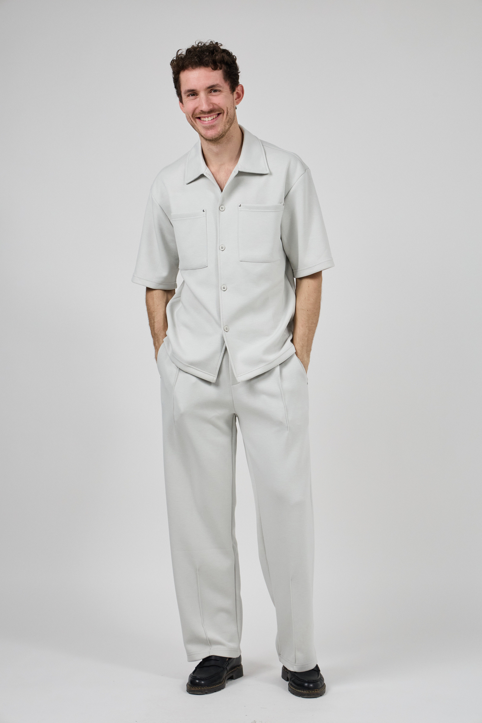 Großhändler TOP MONDAY - Lässiges Set – Kurzärmliges Hemd mit Knöpfen und Bequeme Weite Hose