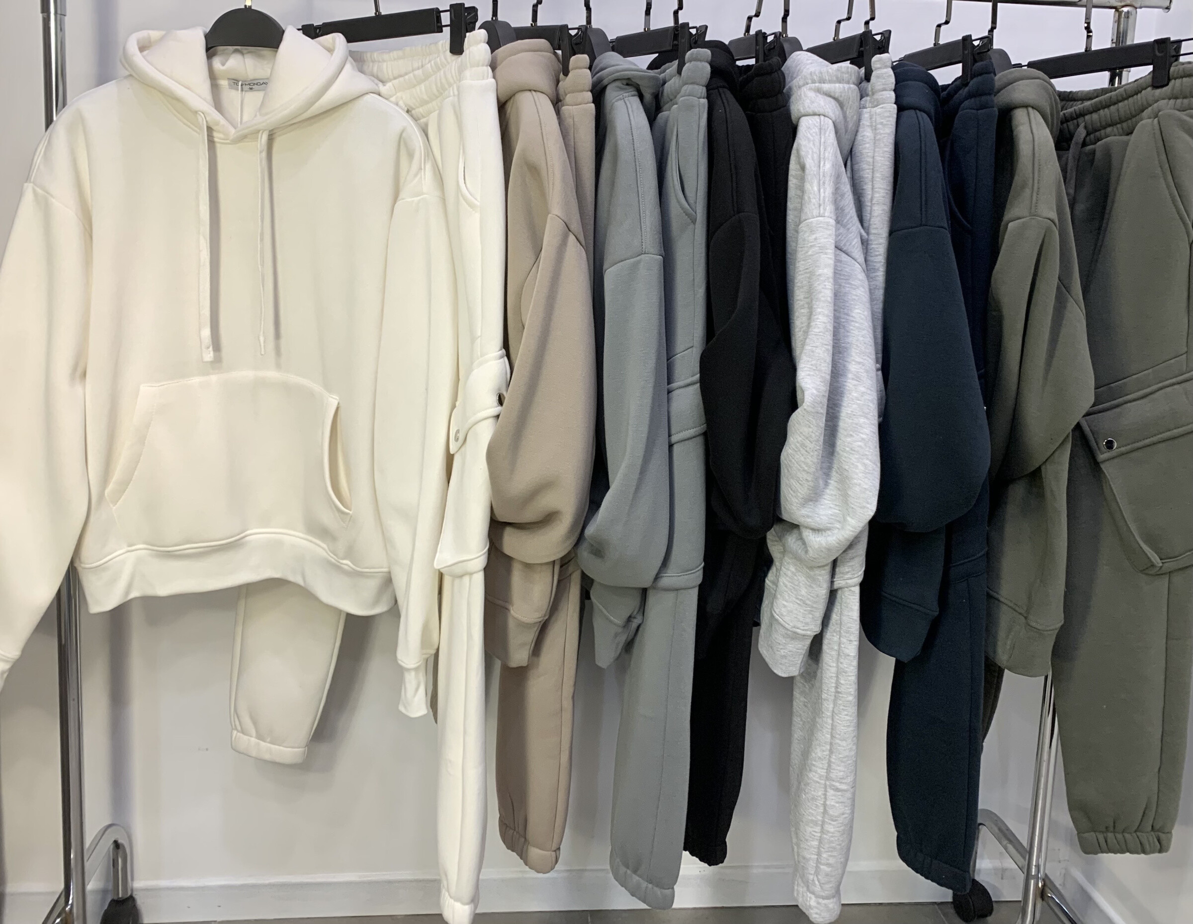 Grossiste TOP MONDAY - Sweat avec capuche