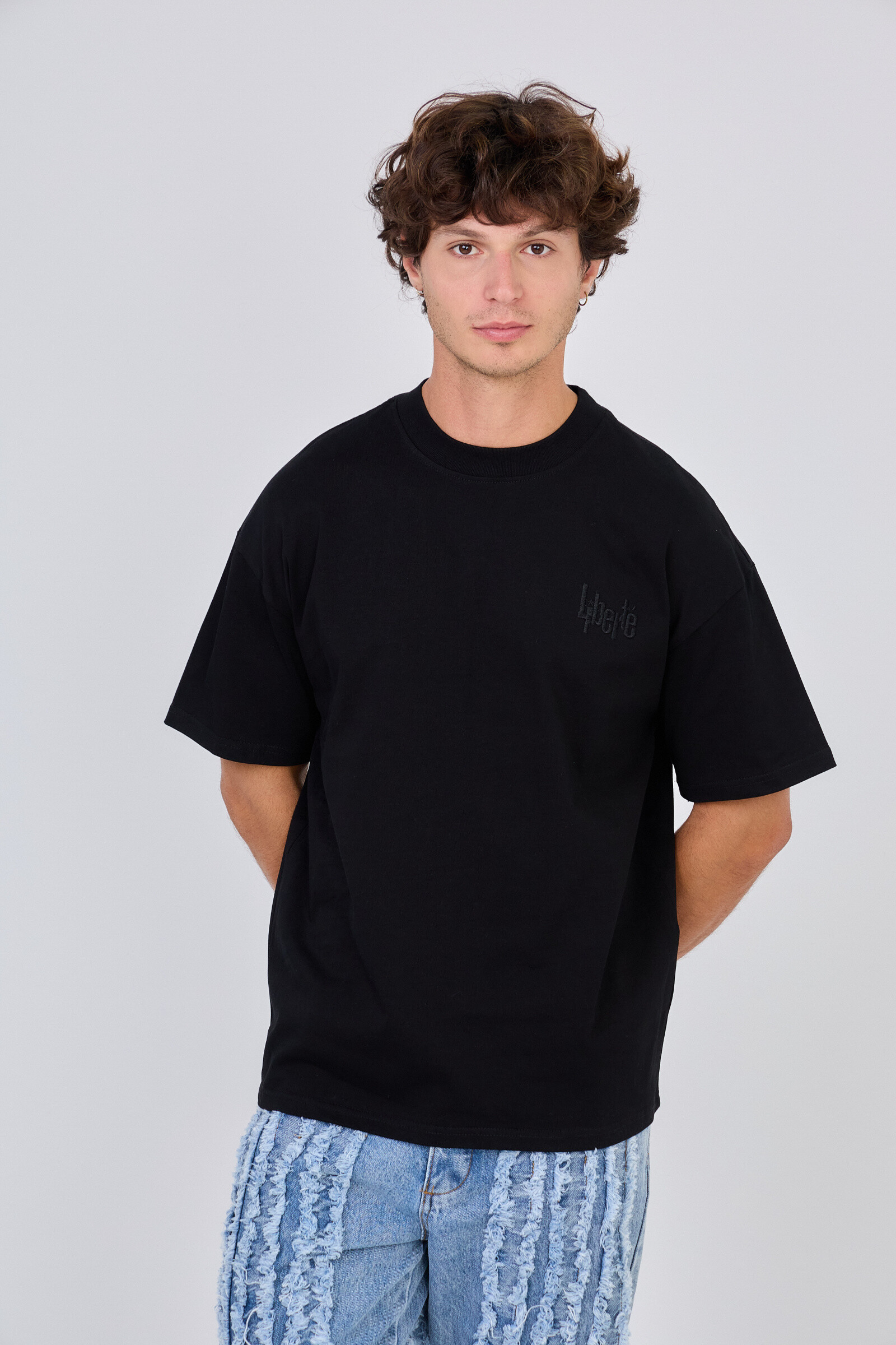 Wholesaler TOP MONDAY - Short round writing t-shirt