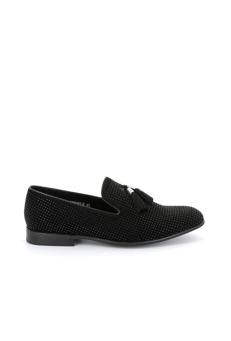 Grossiste UOMO design - Slip-on Homme en stass noir avec accessoire pompon