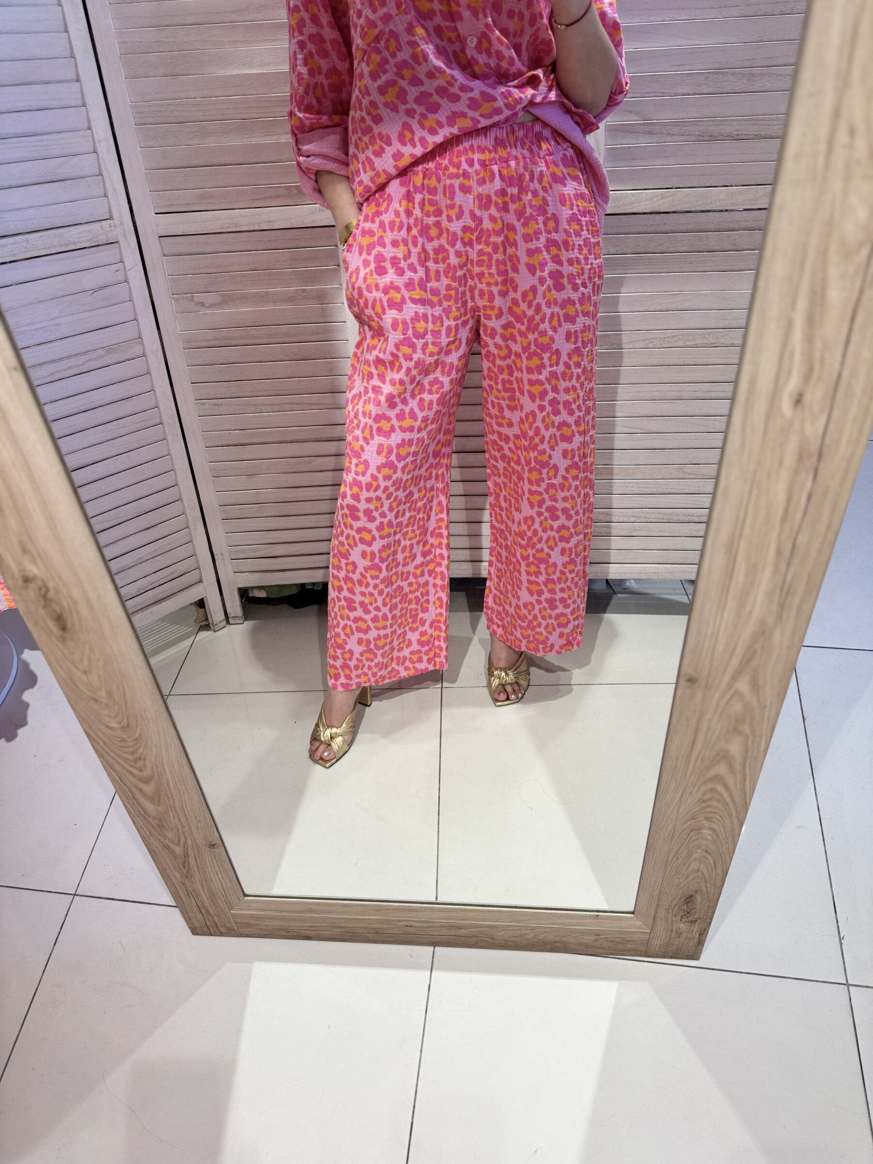 Wholesaler Victoria & Isaac - Large printed pants